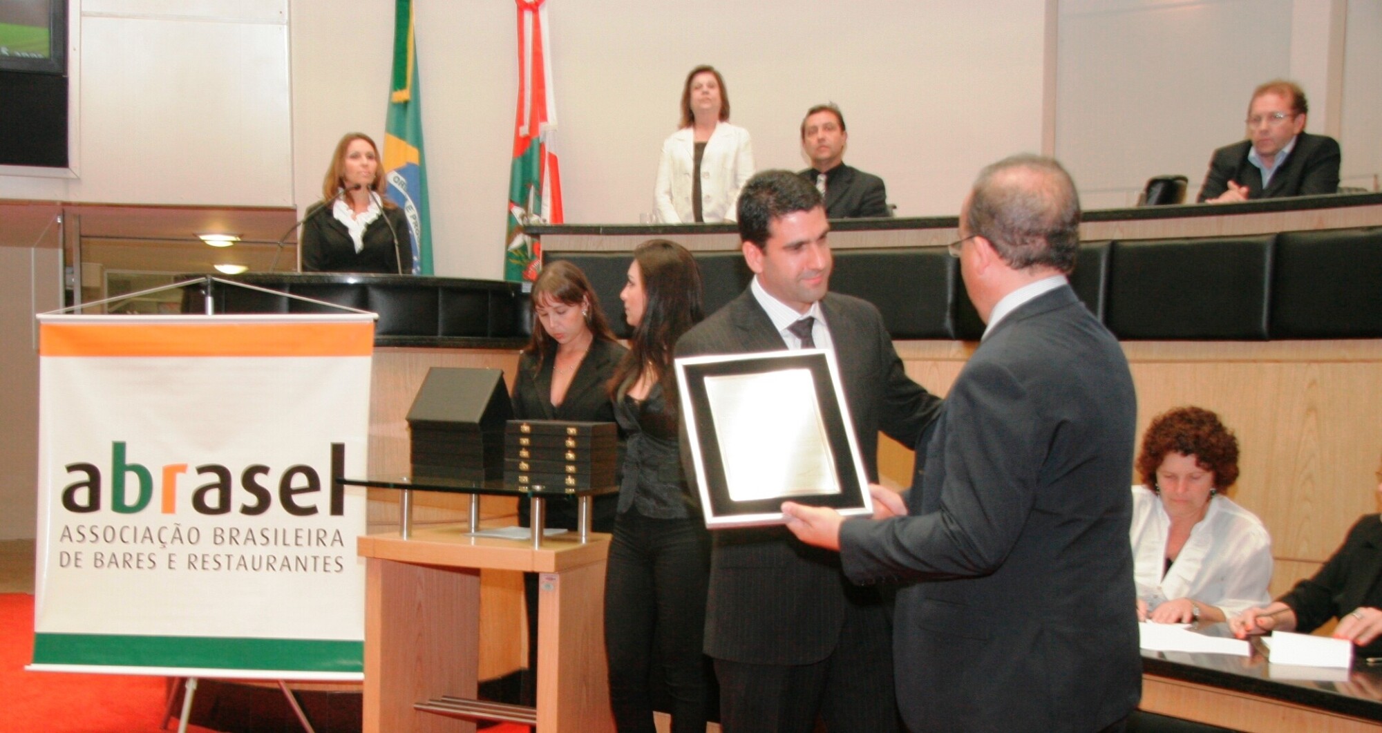 ABRASEL recebe homenagem na Assembleia Legislativa