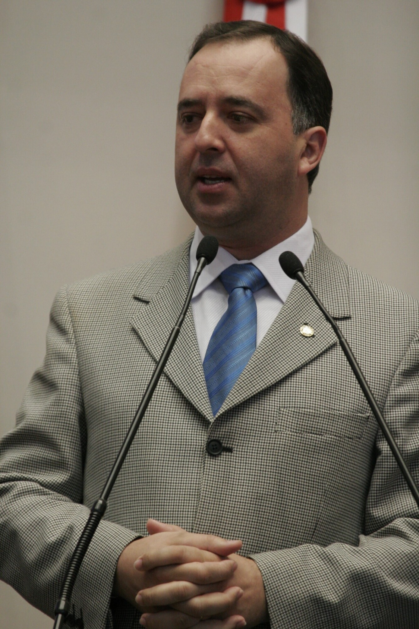 Dos Gabinetes – Todos no Fórum Parlamentar Antidrogas:Deputado Kennedy percorreu o plenário em busca