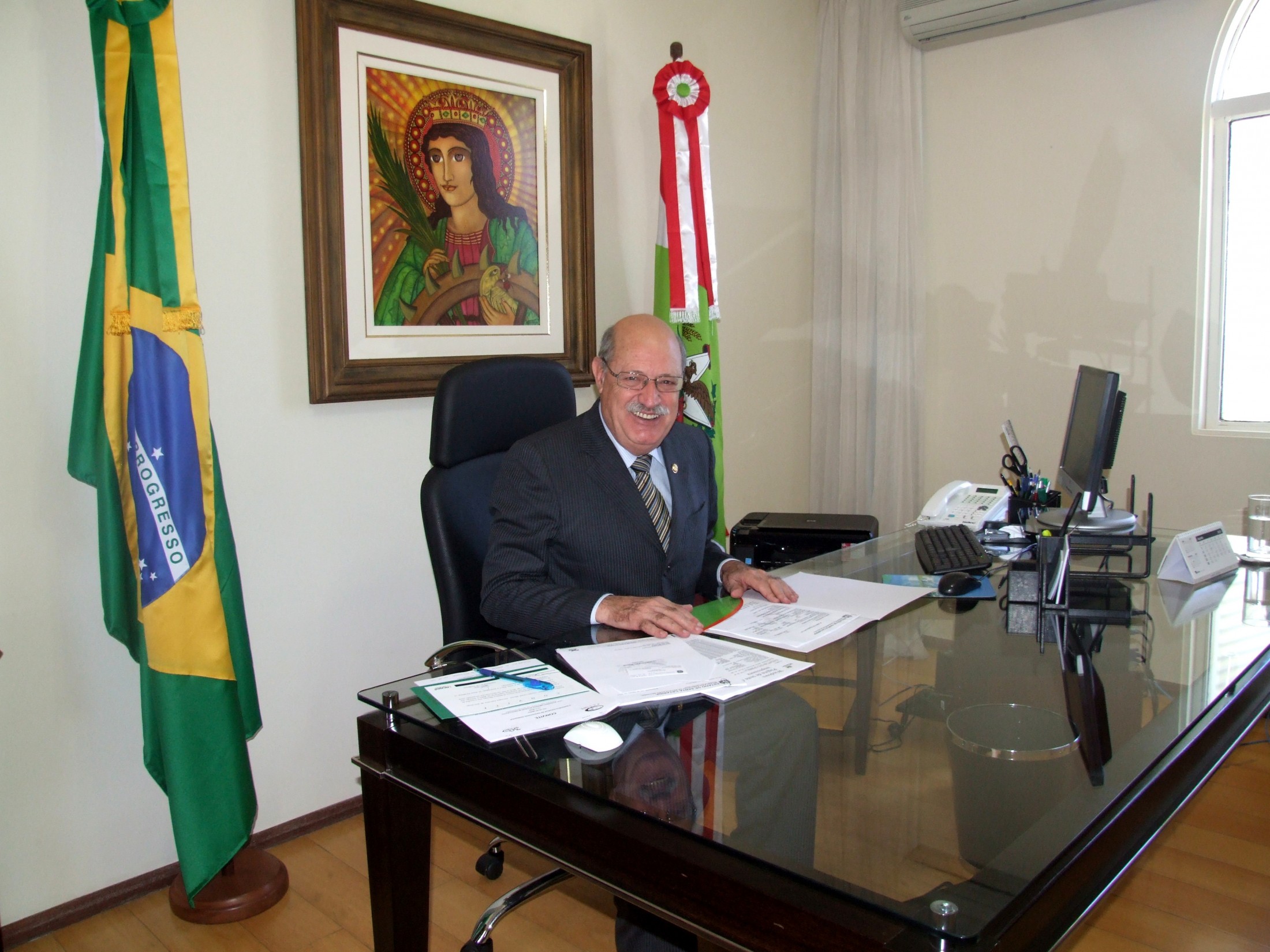 Senador Neuto De Conto lança biografia e revela bastidores do Plano Real