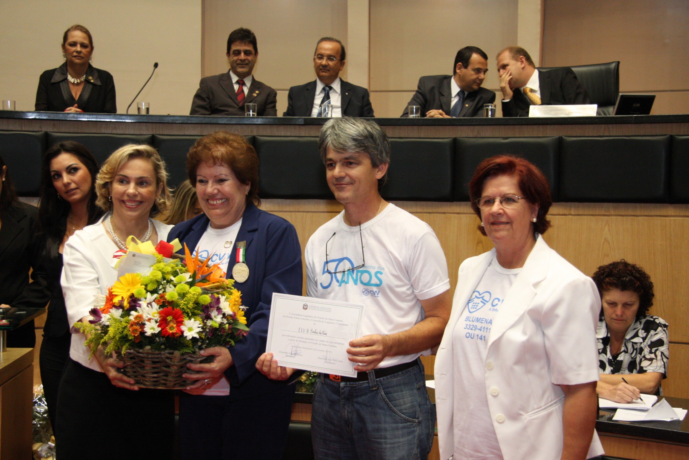 Sessão Solene de Concessão de Medalhas - Ana Paula Lima e representantes da CVV