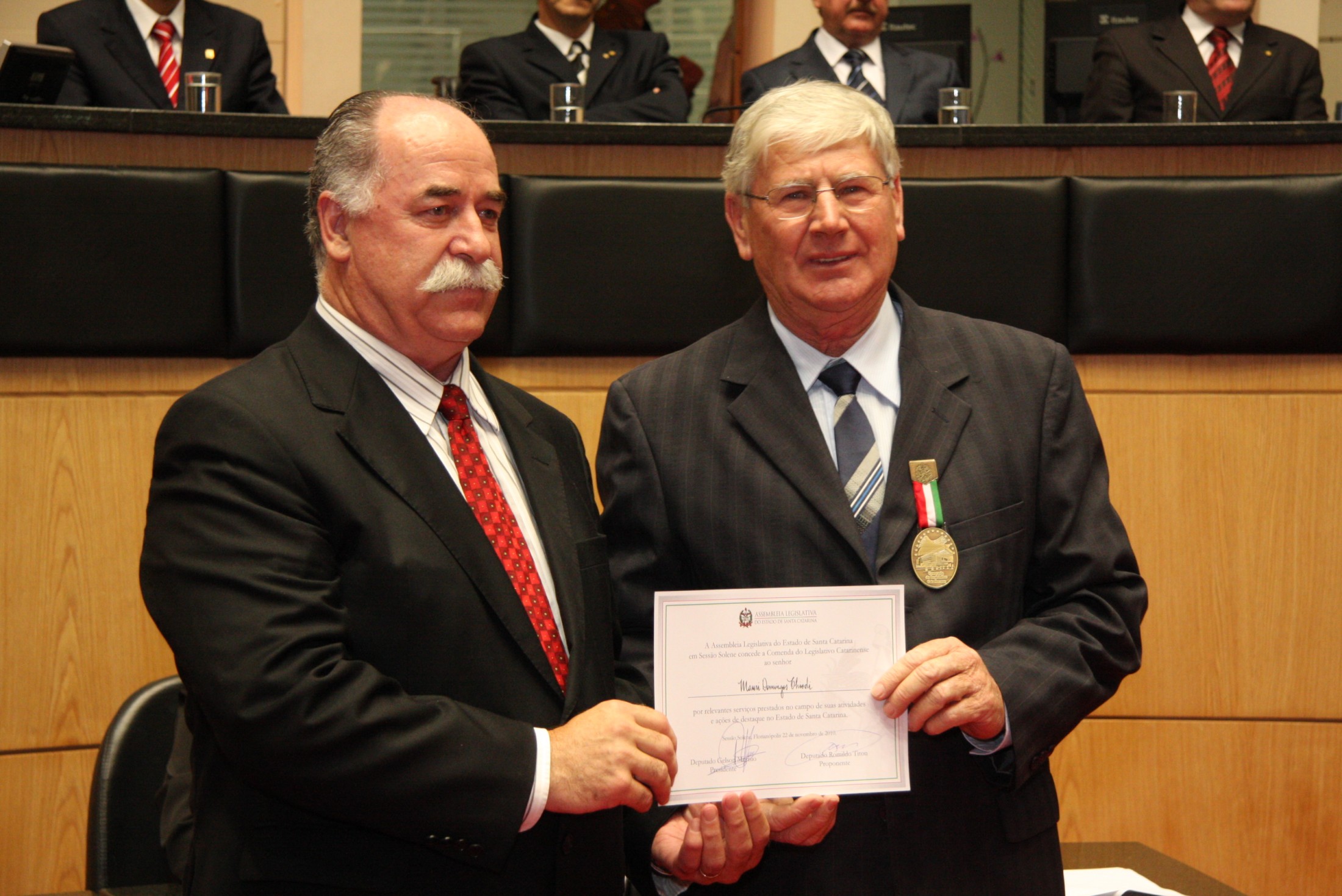 Sessão Solene de Concessão de Medalhas - Romildo Titon e Mauri Domingos Chiodi