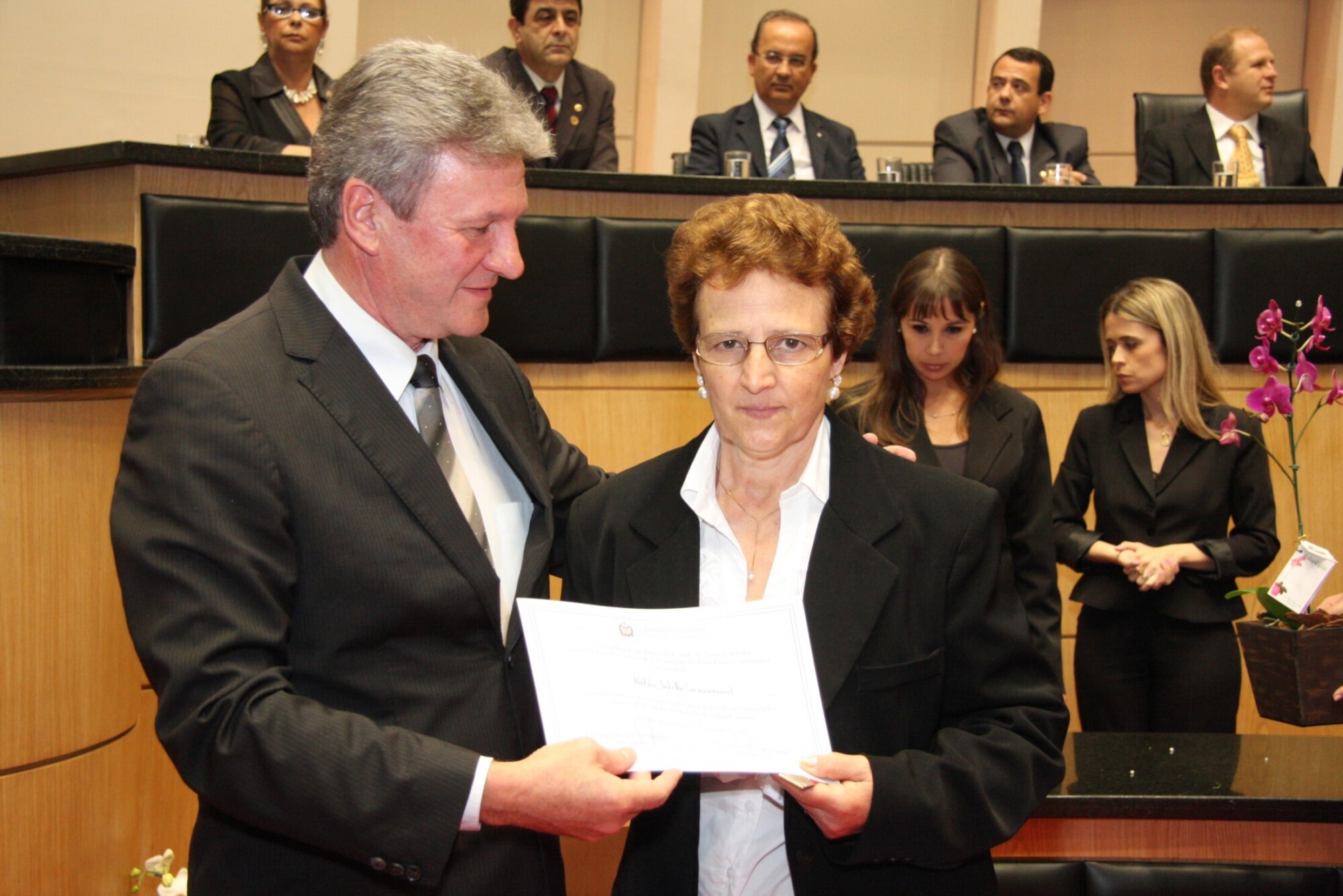 Dos Gabinetes – Ragagnin concede Comenda do Legislativo ao empresário Waldir Tochetto