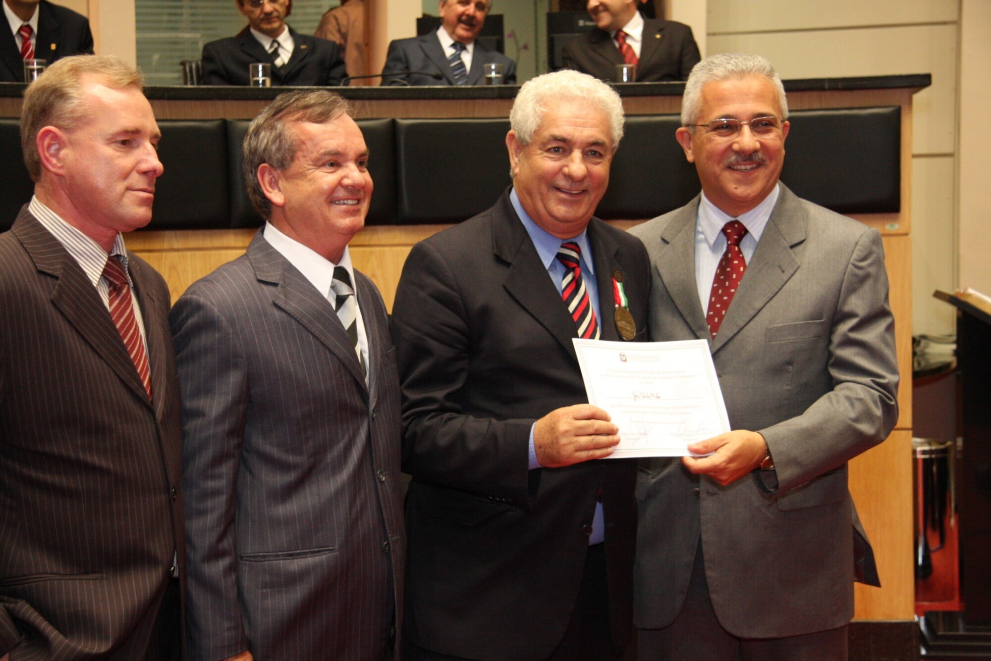 Dos Gabinetes – “Pai da Adoção” é homenageado na Assembléia Legislativa