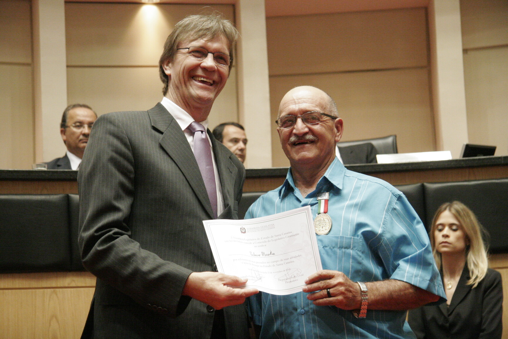 Dos Gabinetes – Vice-prefeito de Jupiá recebe Comenda do Legislativo Catarinense