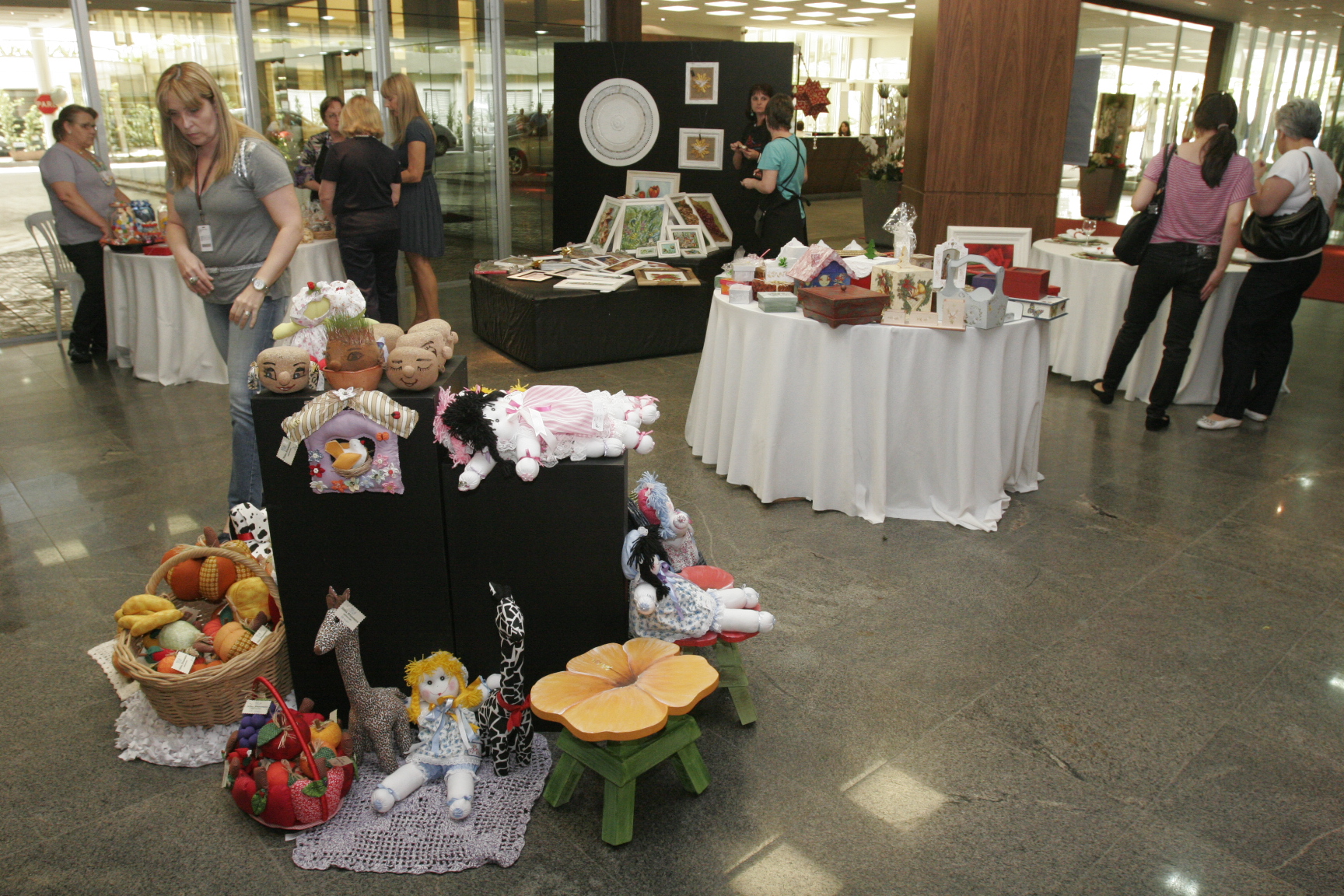 Exposição da Associação das Mulheres Oestinas em Florianópolis - AMOFLOR