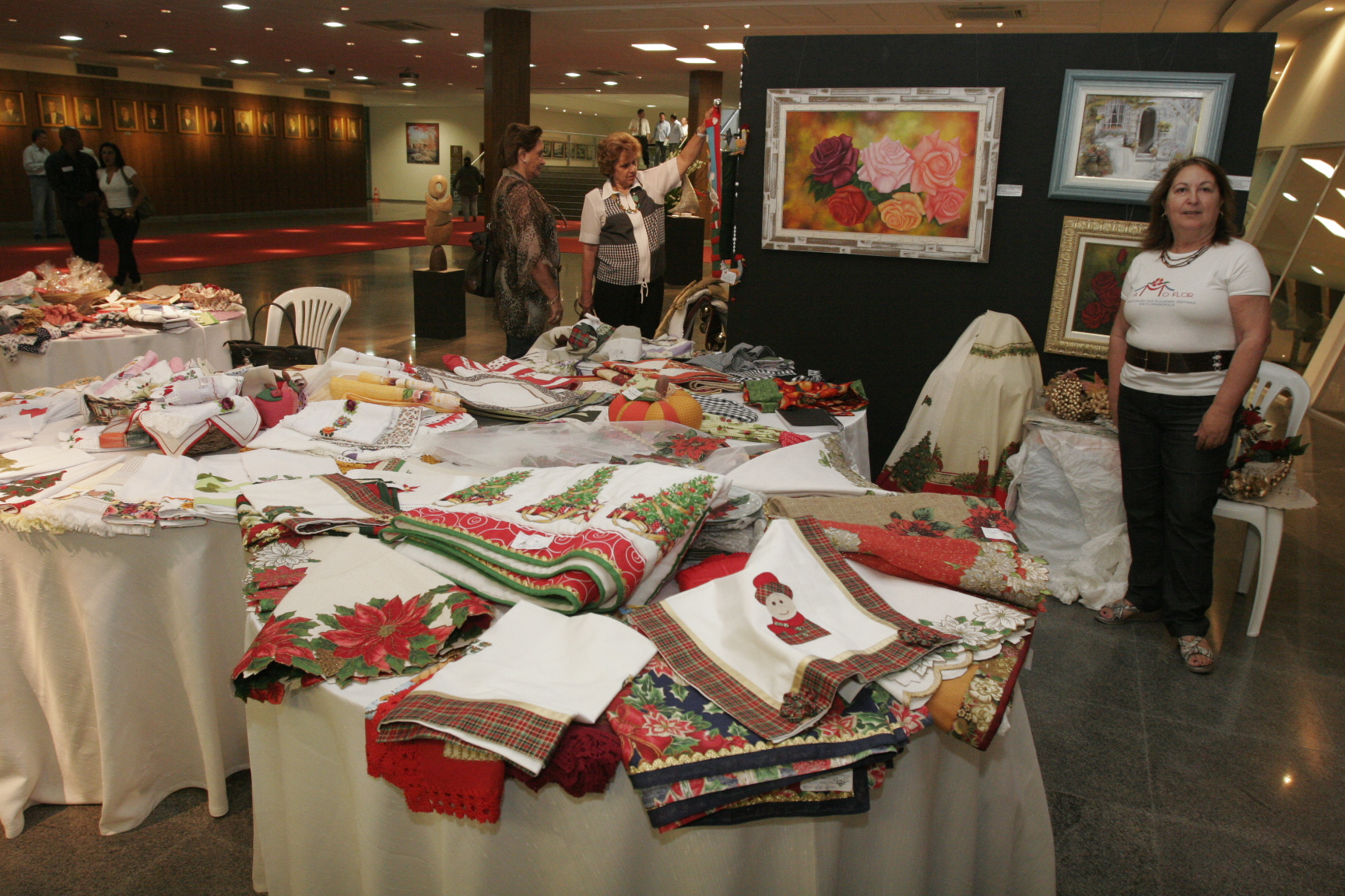 Exposição da Associação das Mulheres Oestinas em Florianópolis - AMOFLOR