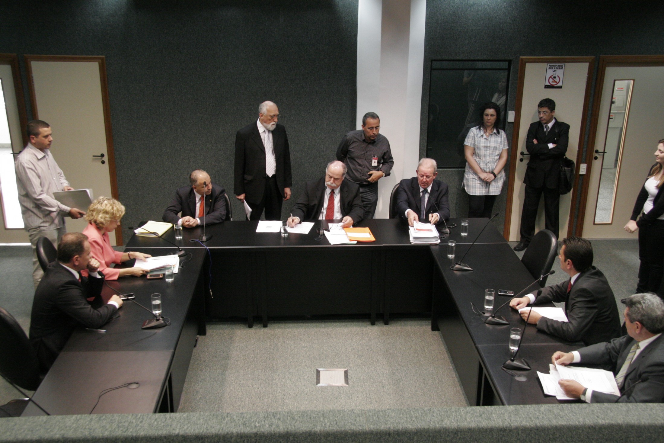 Comissão de Justiça delibera vários projetos