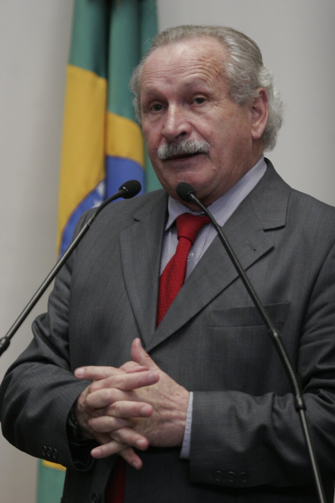 Dos Gabinetes – Agostini fala sobre projetos engavetados
