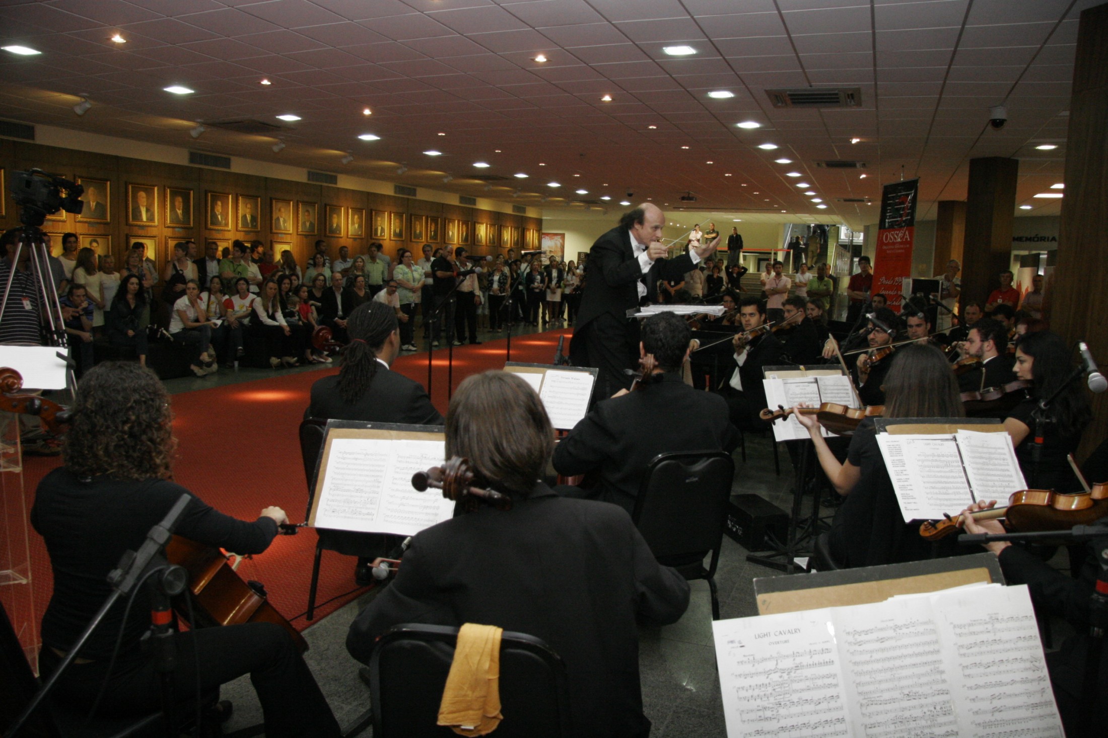 Apresentação do Coral da ALESC e Coral Novo Amanhecer e a Orquestra Sinfônica de Santa Catarina (OSSCA)