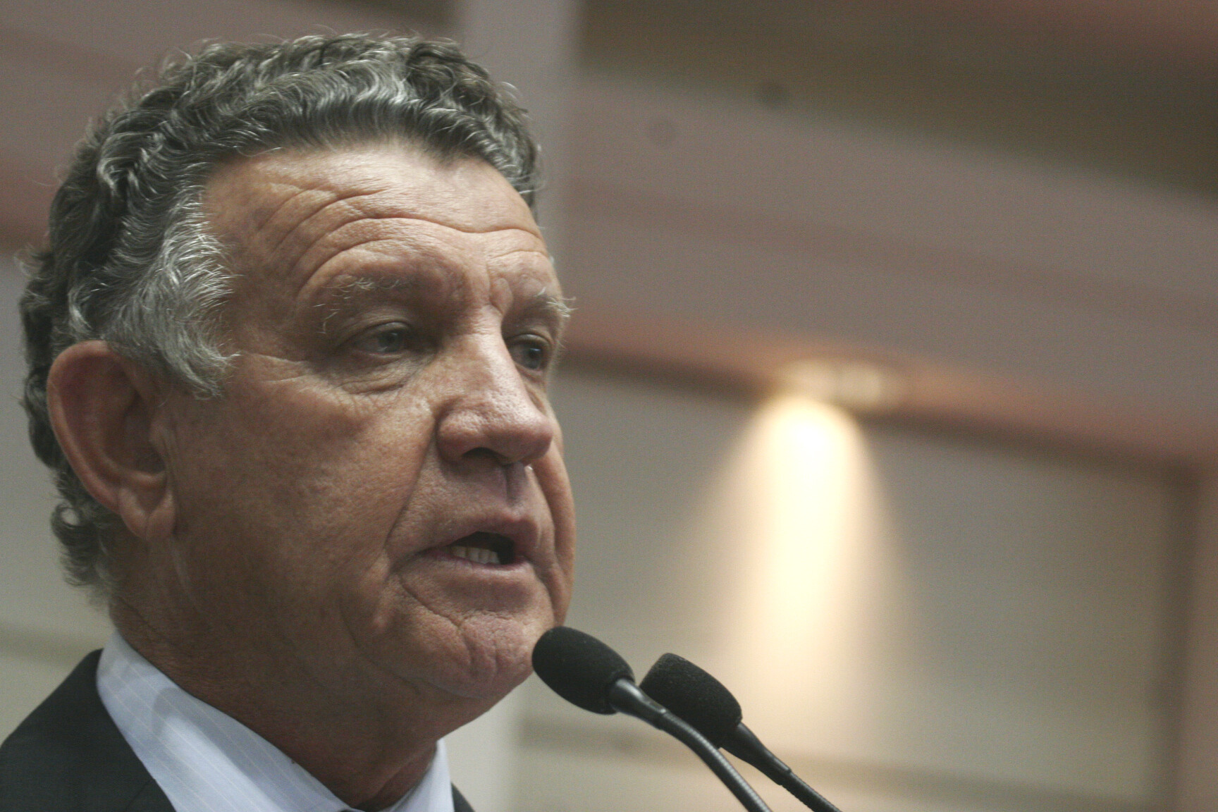 Dos Gabinetes – Andrino é contra obrigação de farmácias recolherem frascos de medicamentos