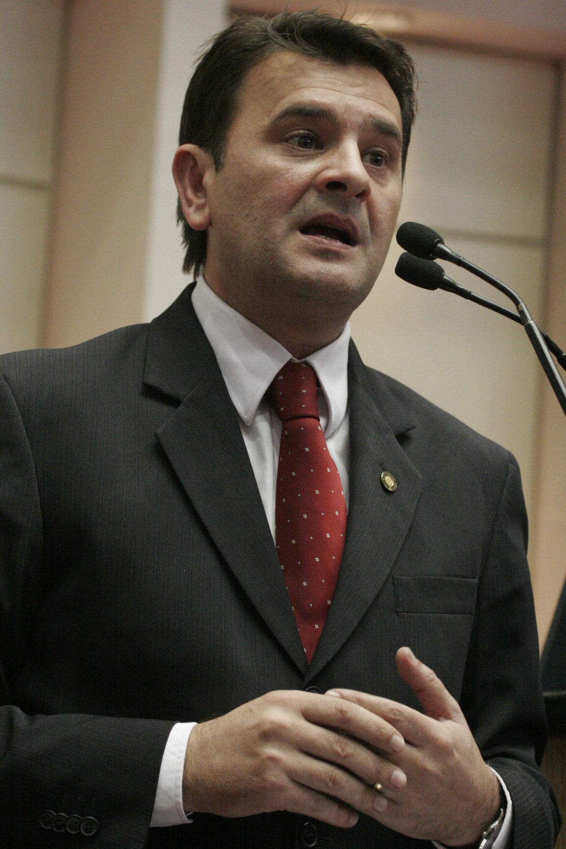 Dos Gabinetes – Elizeu Mattos embarca neste sábado para o Uruguai