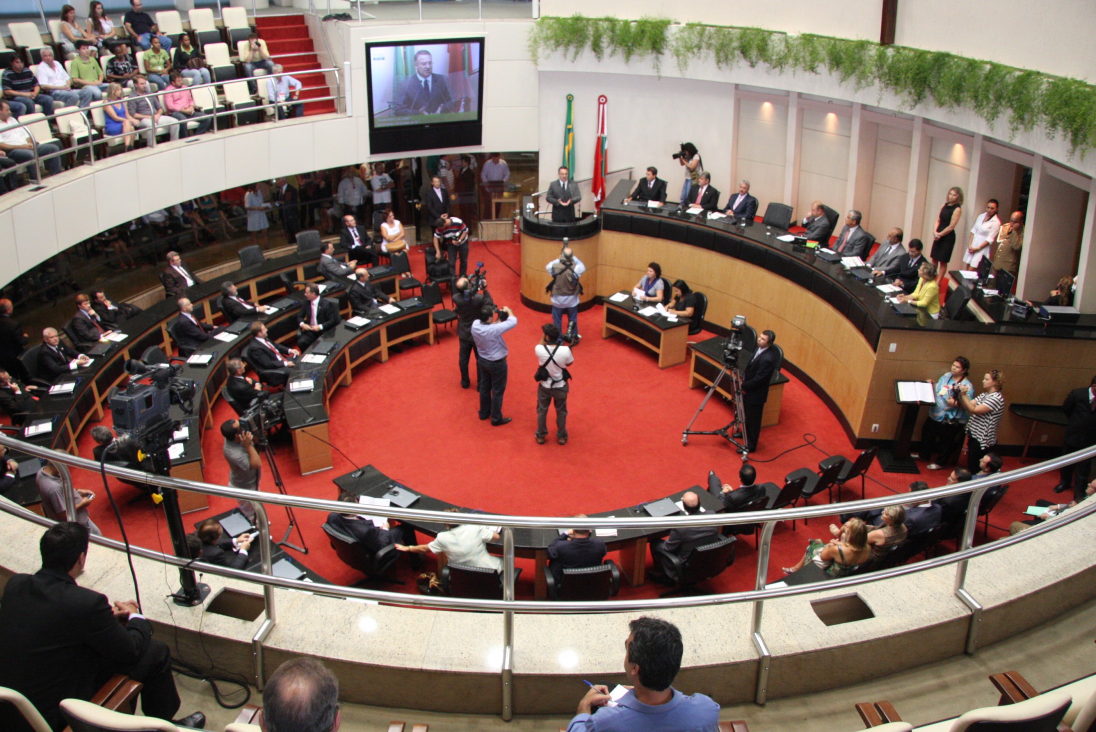 Sessão Especial de Abertura dos Trabalhos da 1ª Sessão Legislativa da 17ª Legislatura e a leitura da Mensagem Anual do Excelentíssimo Senhor Governador do Estado.