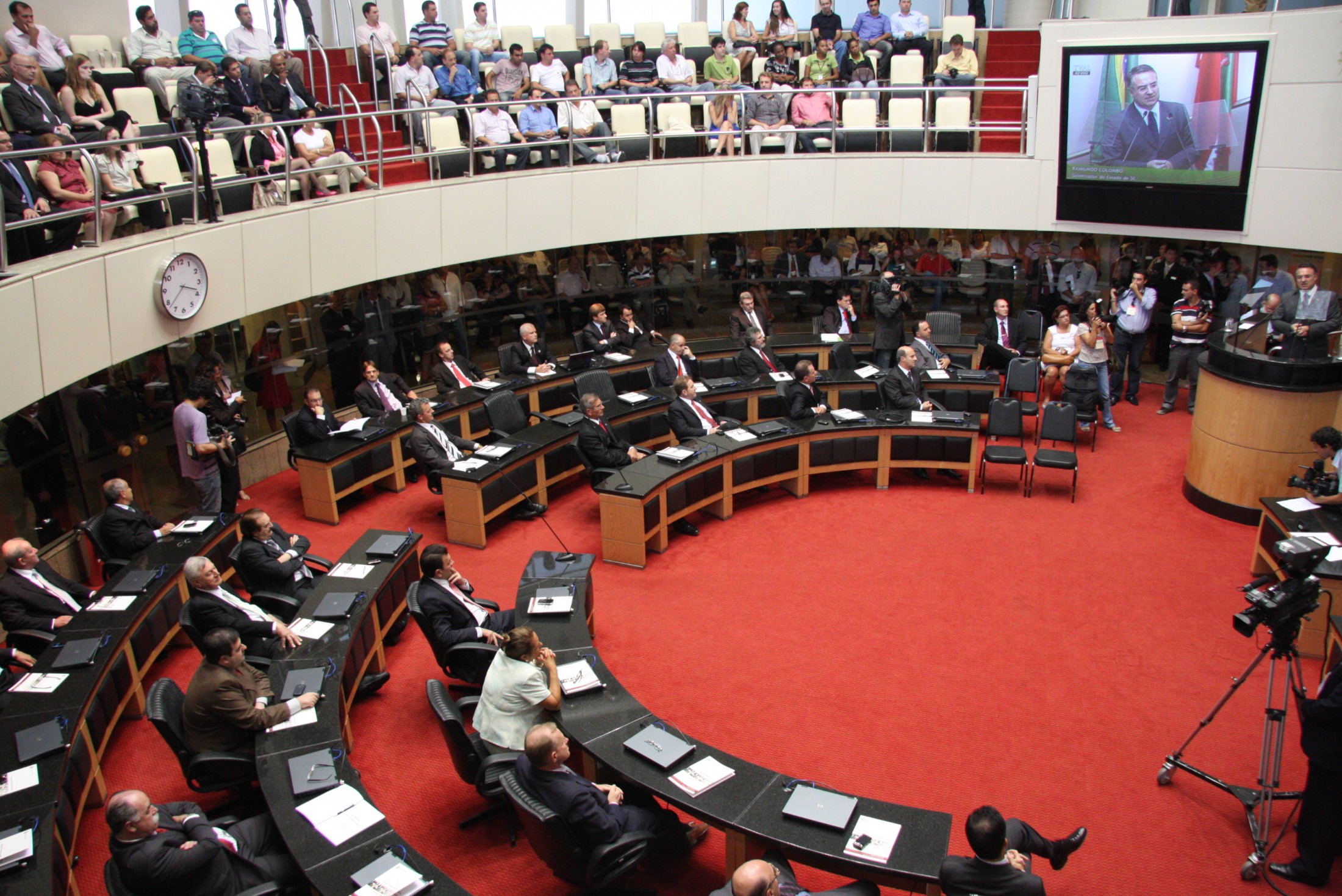 Sessão Especial de Abertura dos Trabalhos da 1ª Sessão Legislativa da 17ª Legislatura e a leitura da Mensagem Anual do Excelentíssimo Senhor Governador do Estado.