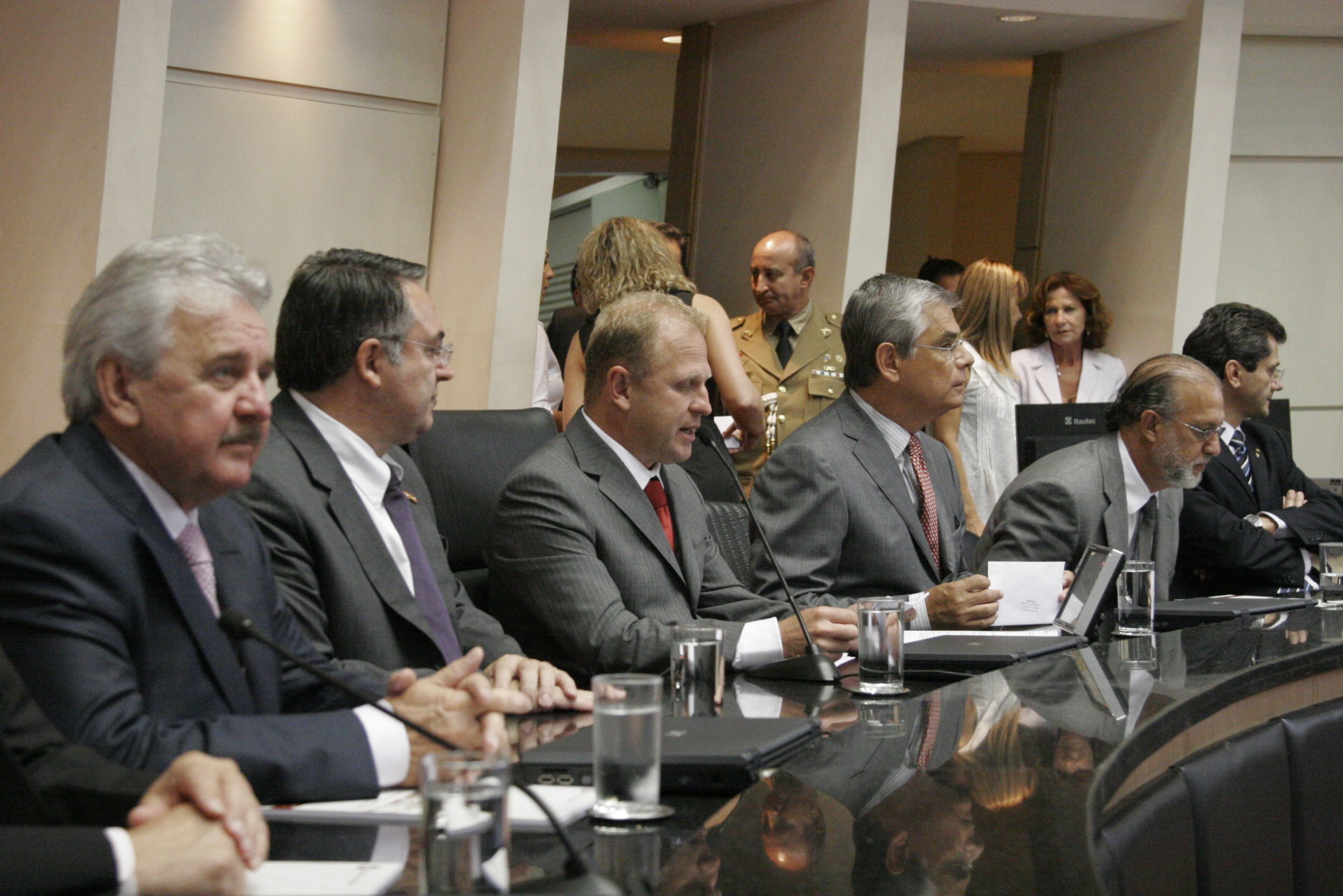Sessão Especial de Abertura dos Trabalhos da 1ª Sessão Legislativa da 17ª Legislatura e a leitura da Mensagem Anual do Excelentíssimo Senhor Governador do Estado.