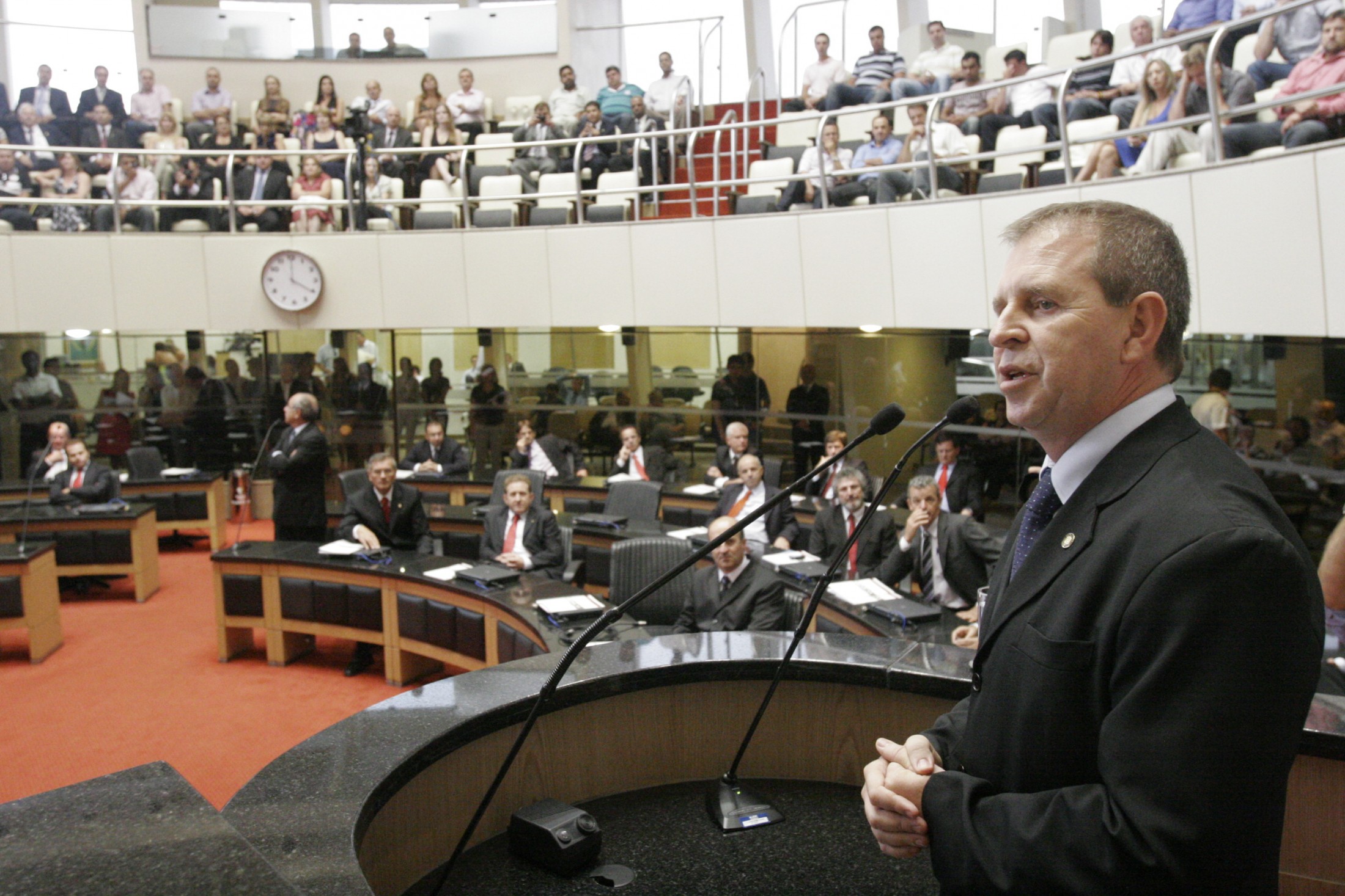 Maurício Eskudlark assume cadeira no Legislativo catarinense