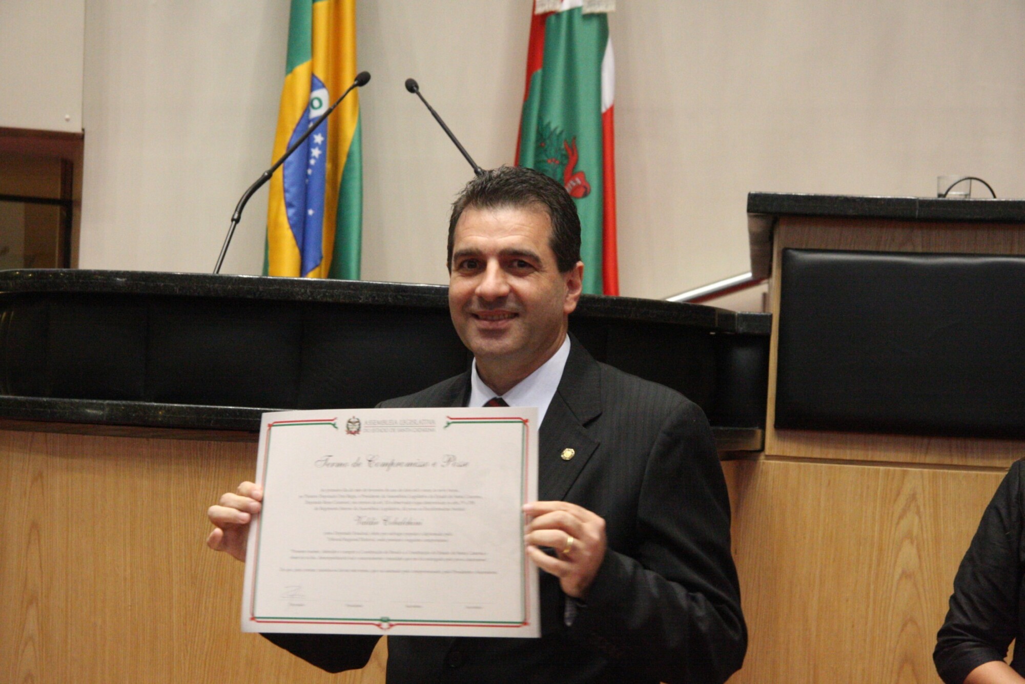 Dos Gabinetes – Projeto de Cobalchini prevê leilão de veículos abandonados em postos da PRE