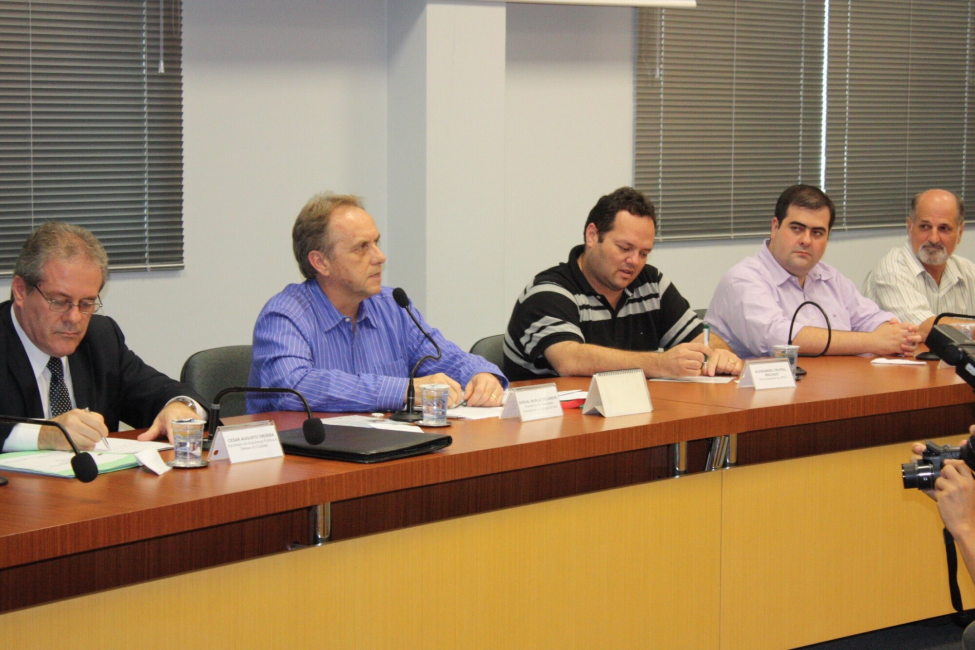 Dos Gabinetes – Deputado Carlos Chiodini participa de plenária sobre segurança pública em Jaraguá do