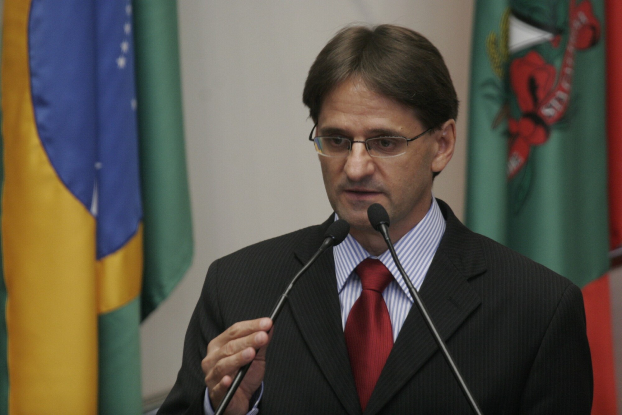 Dos Gabinetes – Neodi Saretta propõe aumento dos recursos para a Educação