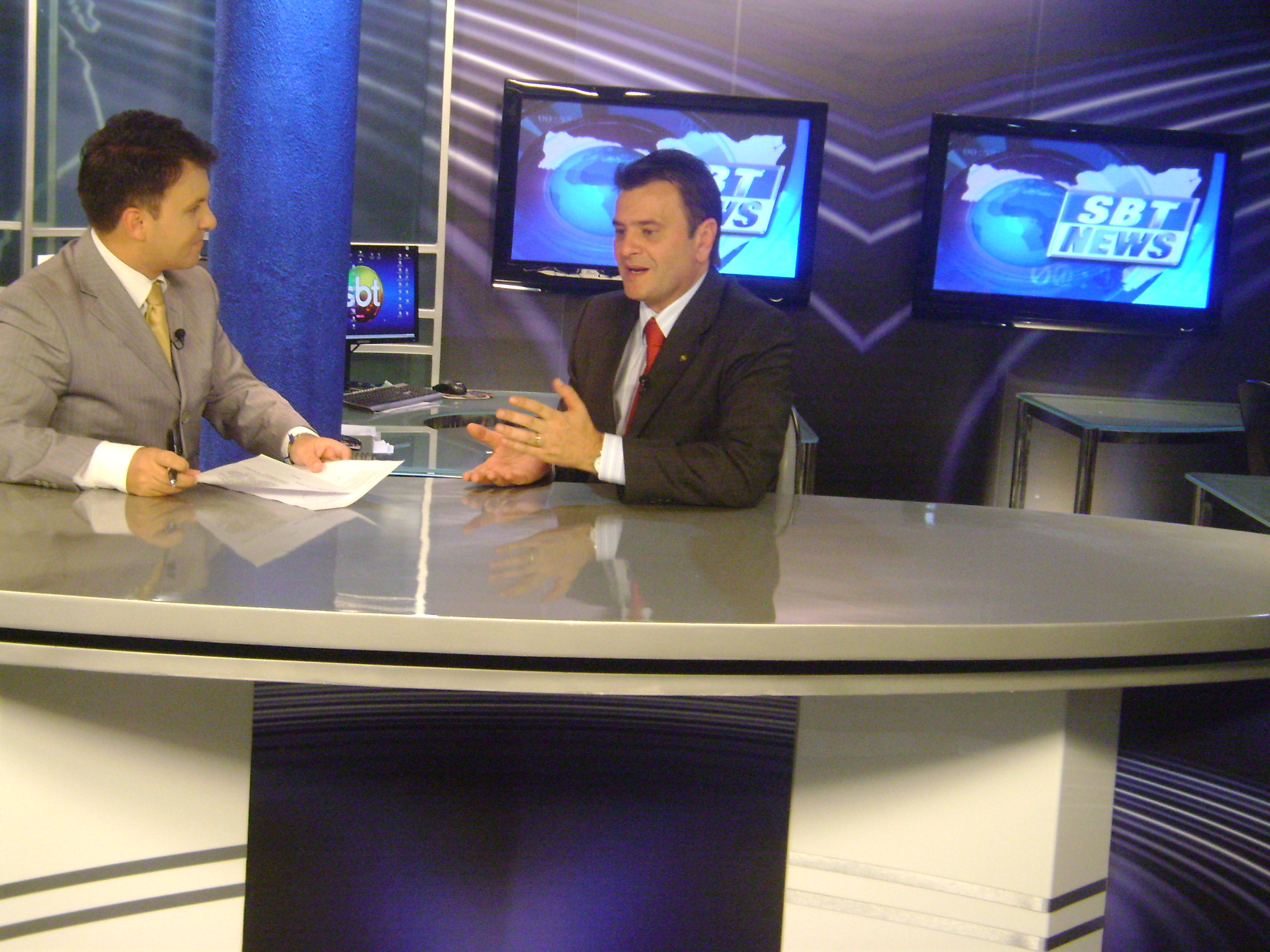 Deputado Elizeu Mattos durante entrevista