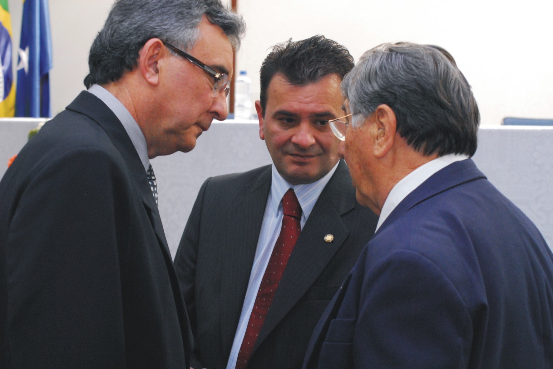 O líder do Governo e os ex-delegados regionais: Marlus Malinverni e  Júlio Malinverni