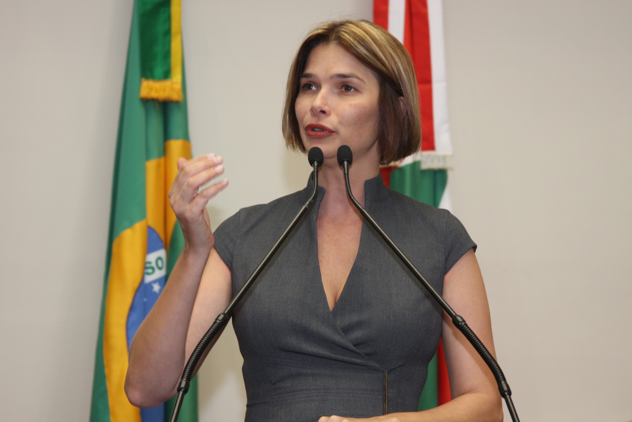 Deputada Angela Albino (PCdoB)