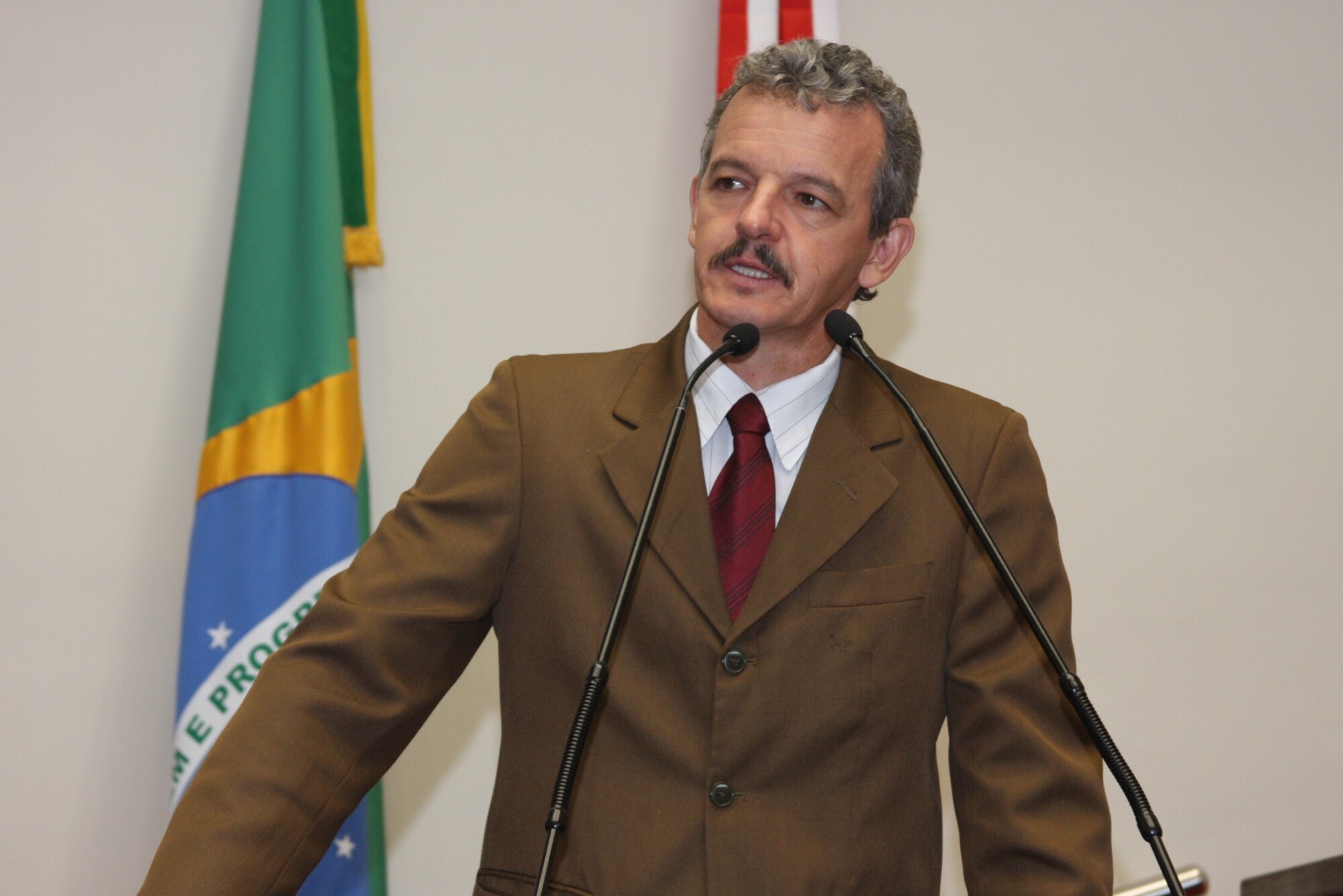 Dos Gabinetes – Dresch critica governo estadual por morosidade na expedição de licenças ambientais