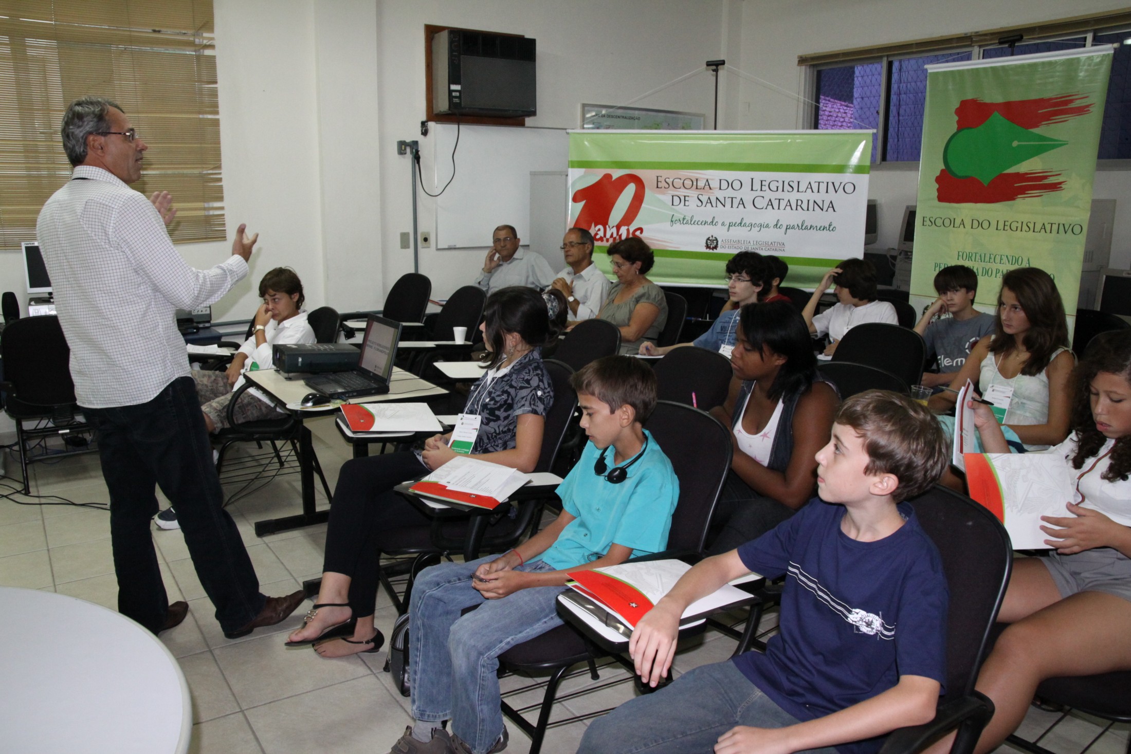 Vereadores Mirins visitam Assembleia