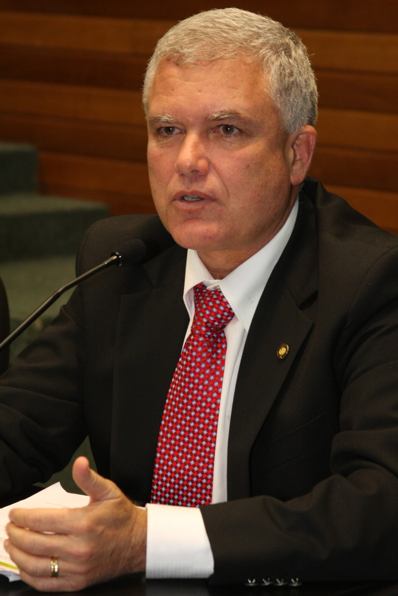Dos Gabinetes – Jorge Teixeira pede a construção de Centro Multiuso
