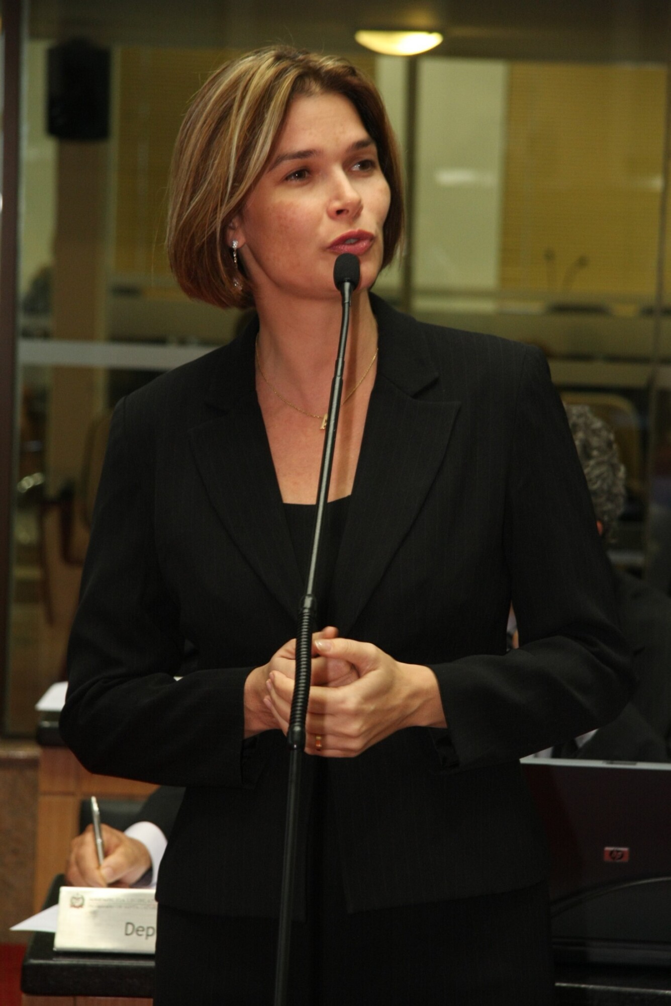 Dos Gabinetes – Angela Albino apoia a luta do Sindicato dos Jornalistas