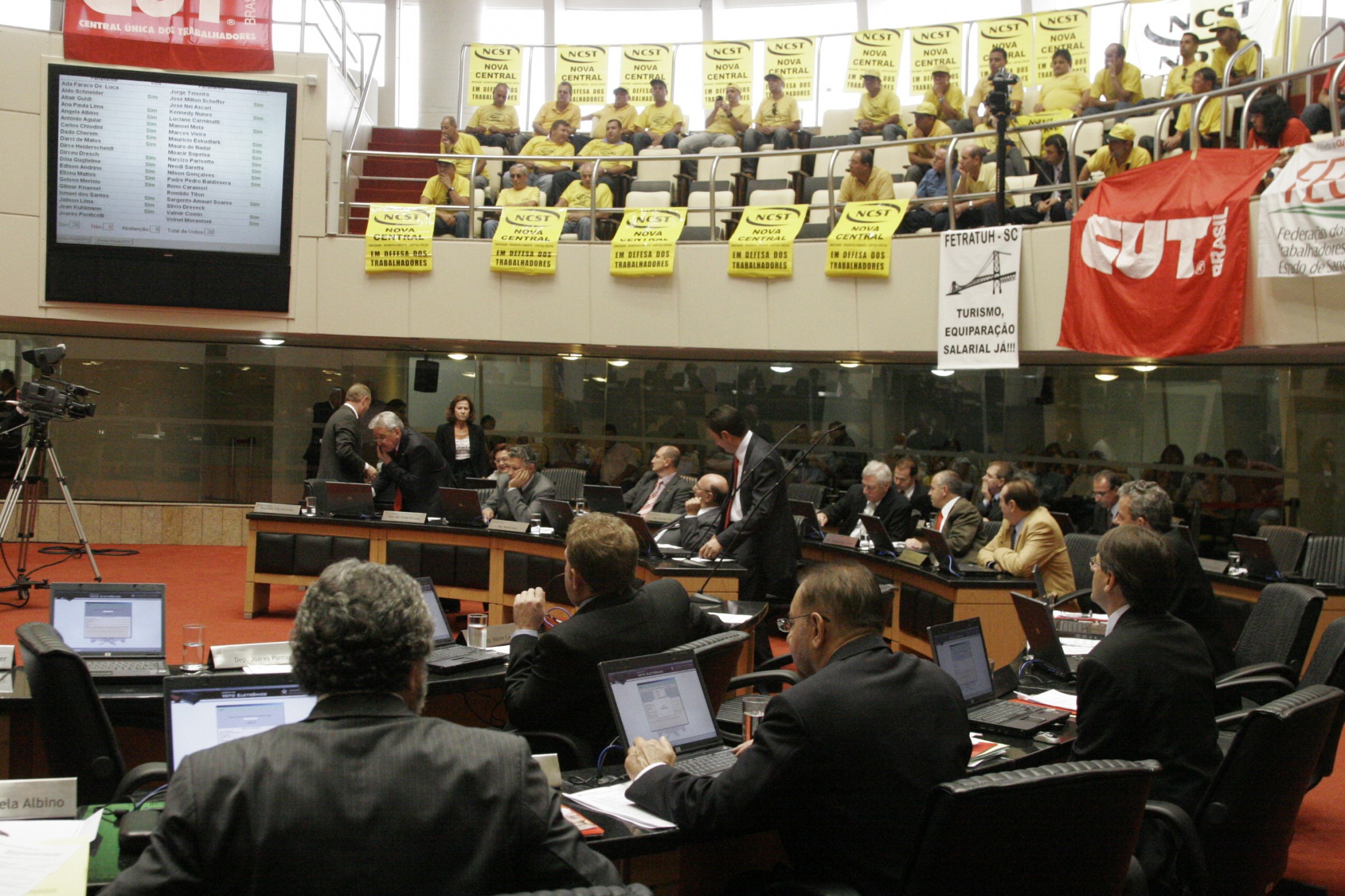 Plenário Osni Régis - Sessão Ordinária - Aprovação do salário mínimo regional