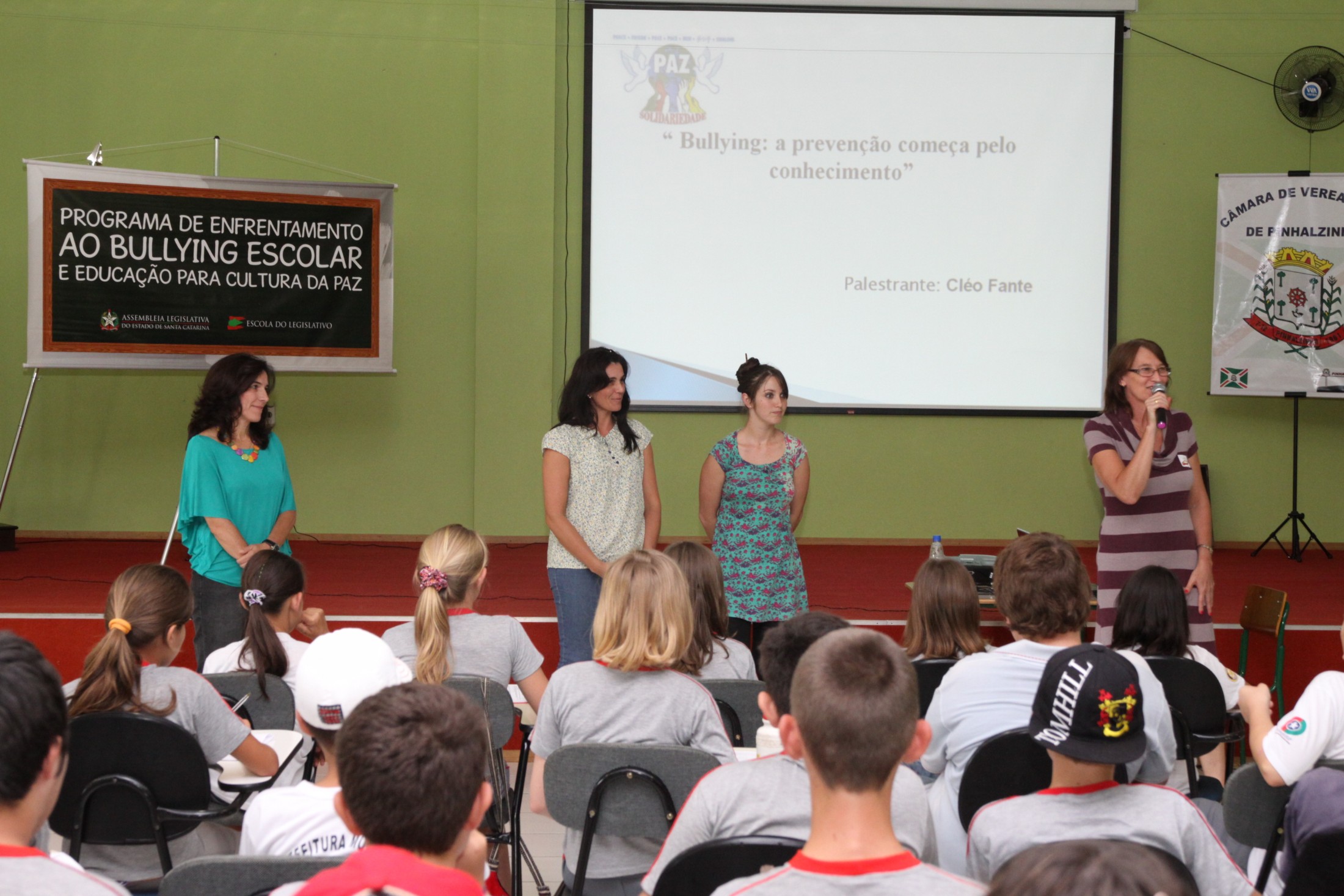 A Escola do Legislativo debate sobre o Bullying na escola em Pinhalzinho
