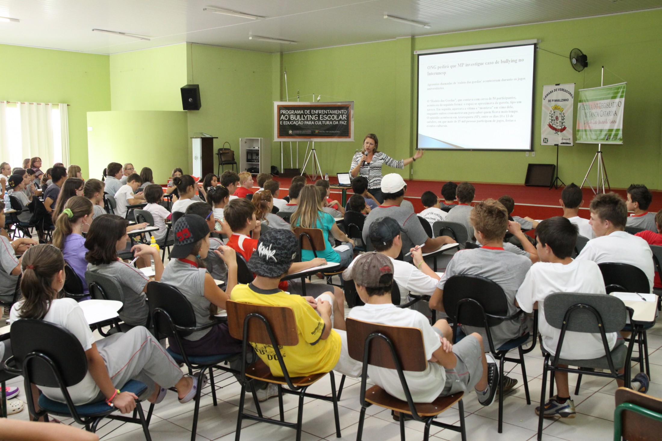 A Escola do Legislativo debate sobre o Bullying na escola em Pinhalzinho