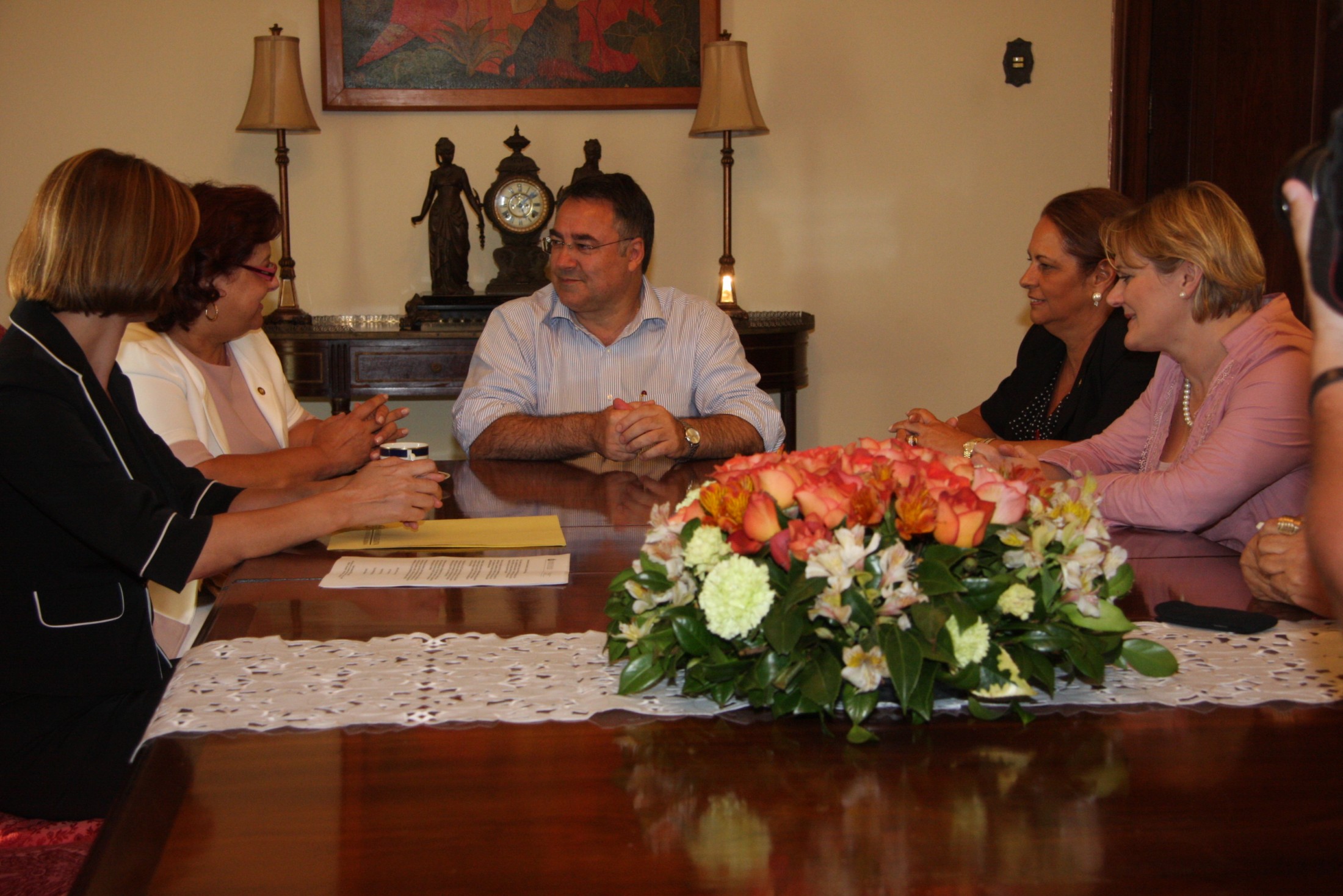 Governador recebe bancada feminina
