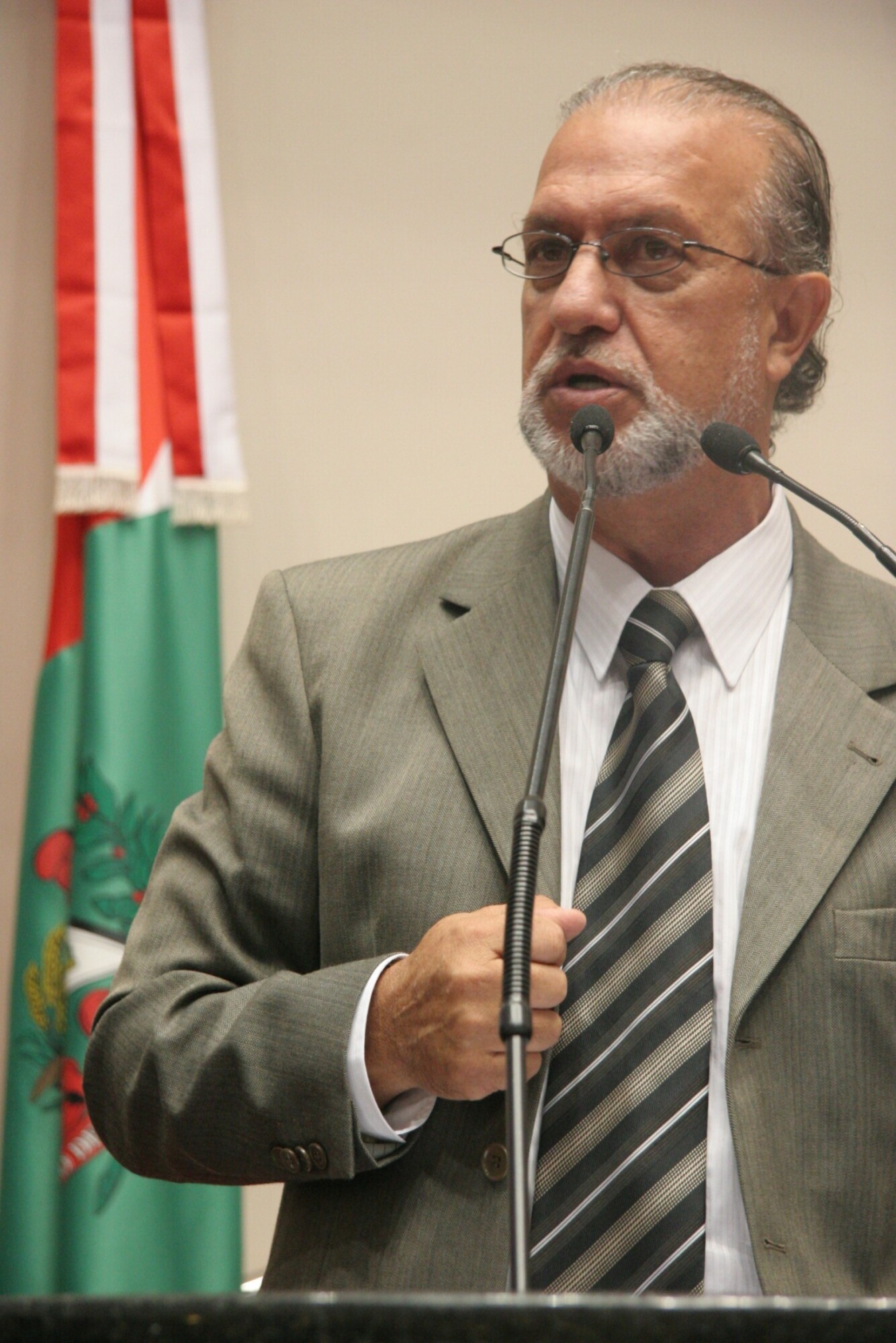 Dos Gabinetes-Deputado Nilson Gonçalves envia ao Plenário requerimentos à Ordem do Dia