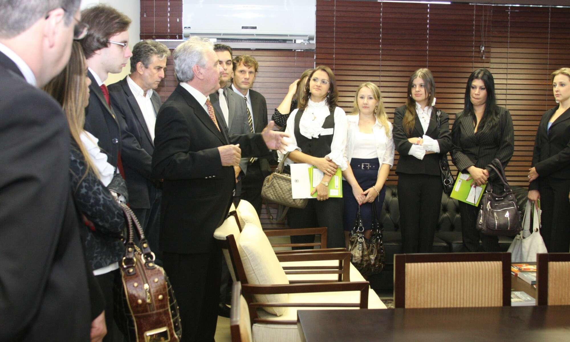 Dos Gabinetes- Universitários de Direito de Concórdia visitam a Assembleia