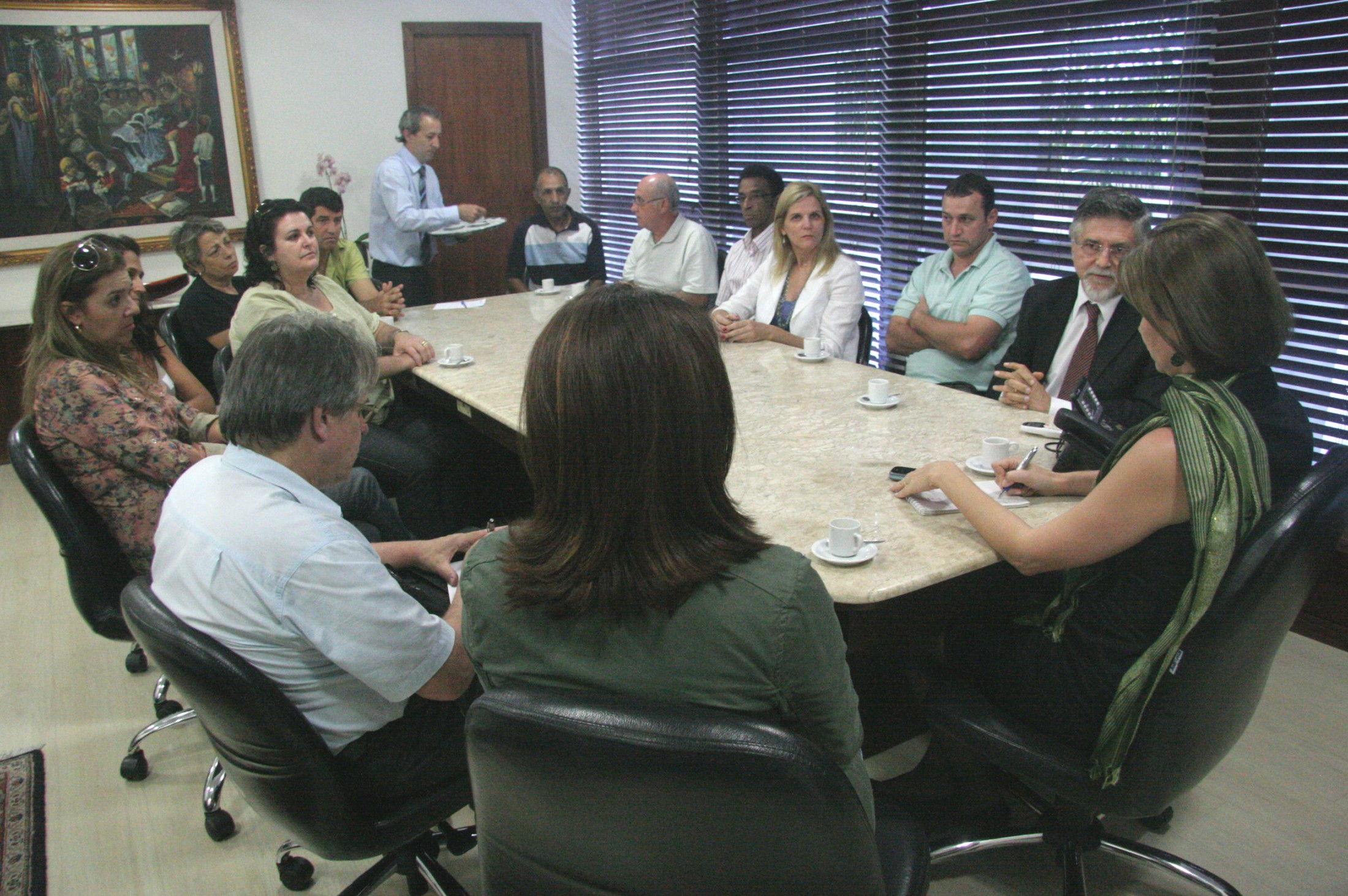 Assembleia e comunidade debatem a falta de creches