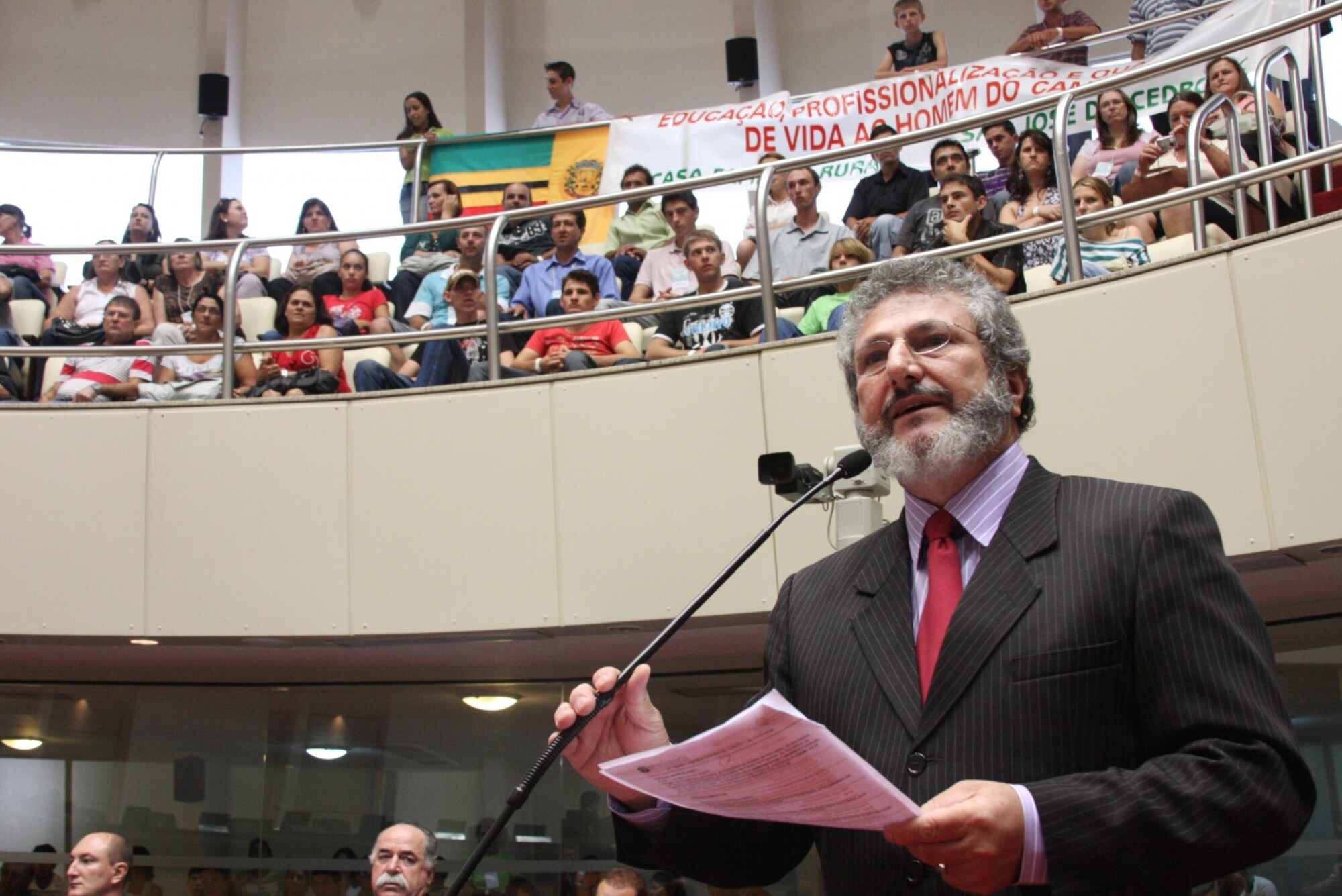 Dos Gabinetes – Casas Familiares Rurais reunem 500 pessoas na Assembleia Legislativa