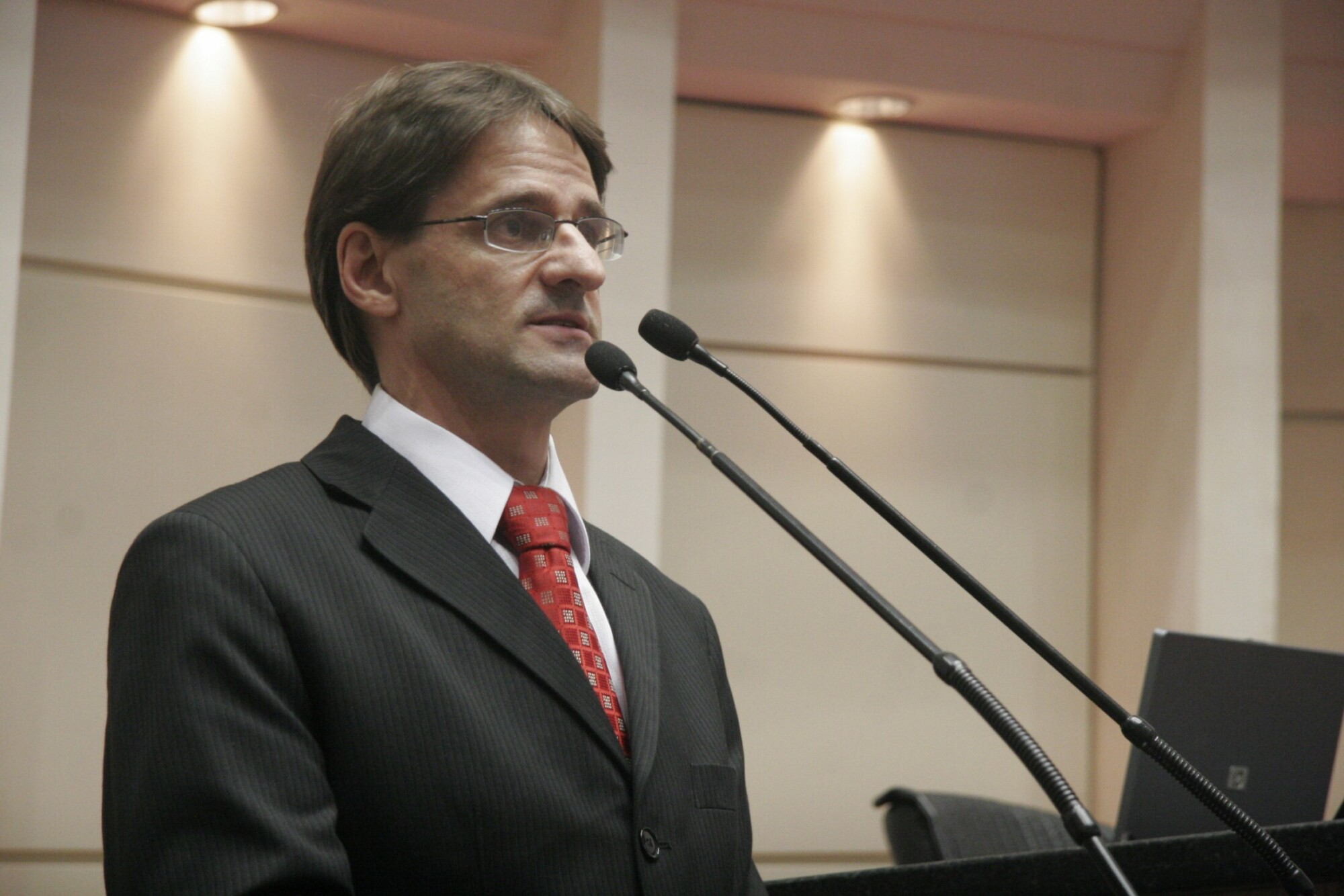 Dos Gabinetes- Saretta encaminha indicação para construção de pista sintética de atletismo em Concór