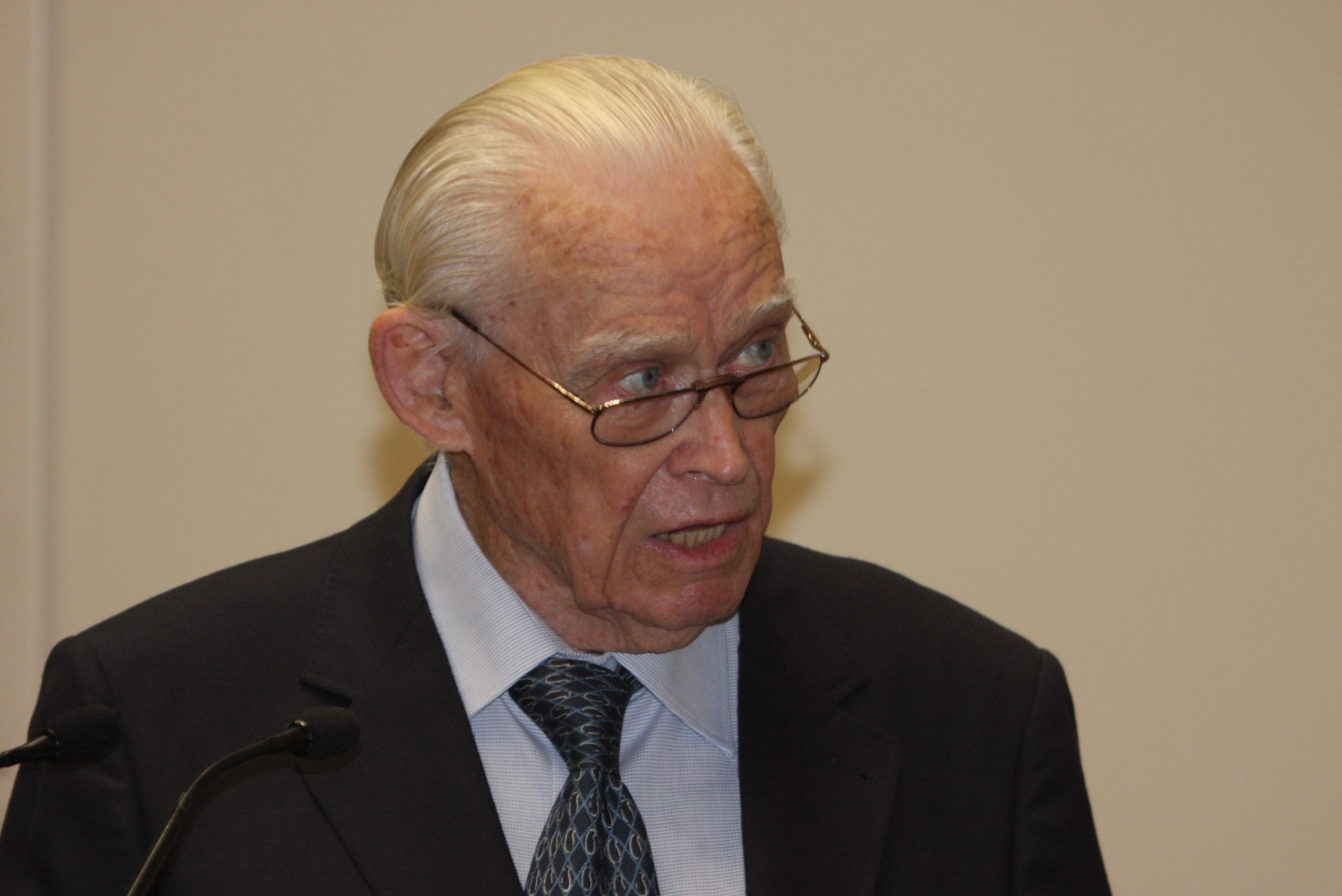 Homenagem ao Doutor Aderbal Ramos da Silva