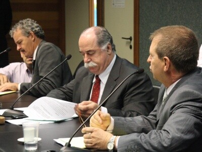 Deputados discutem o fim dos projetos autorizativos
