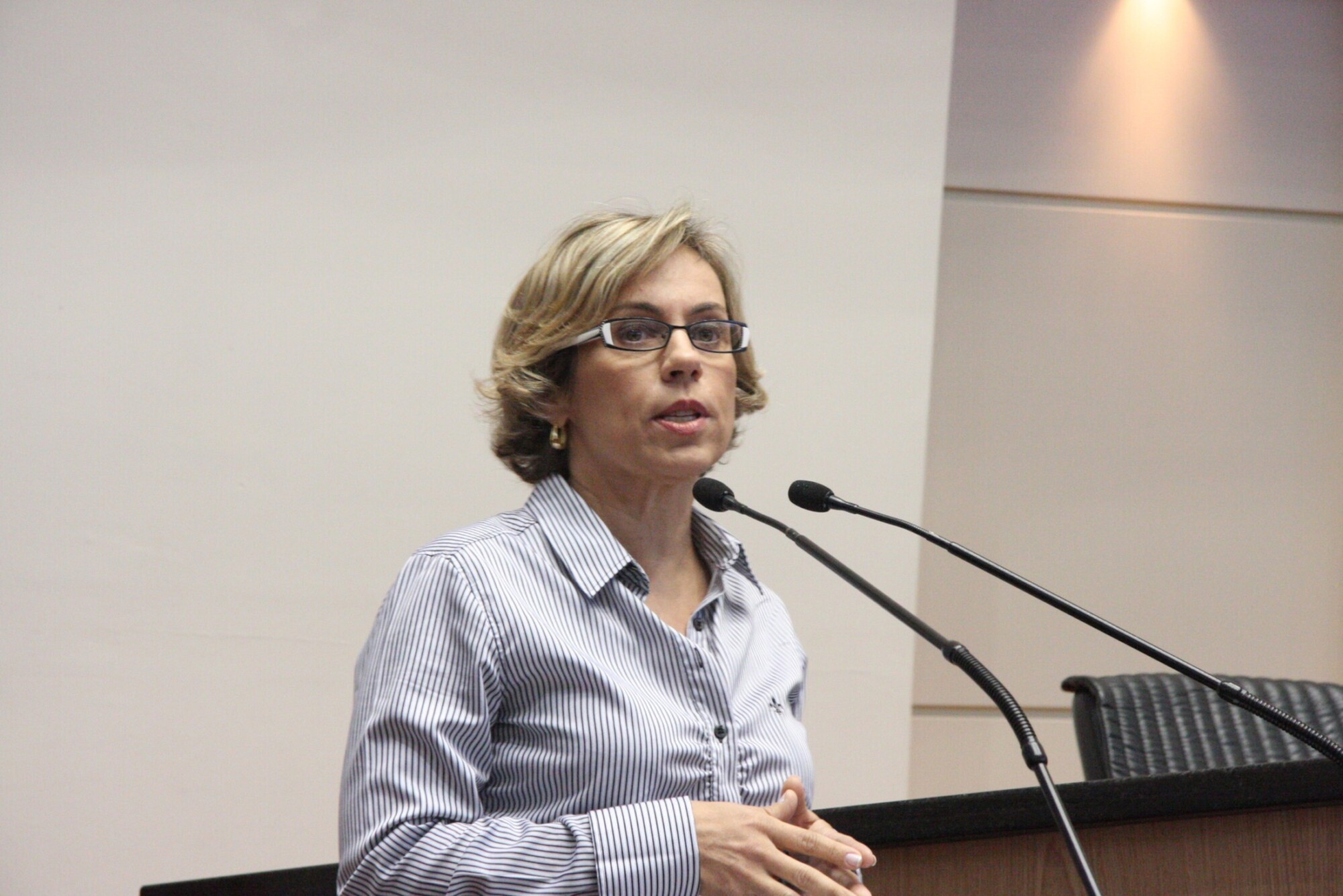 Dos Gabinetes – Deputada Ana Paula pede mobilização dos blumenauenses para exigir do governo mais se
