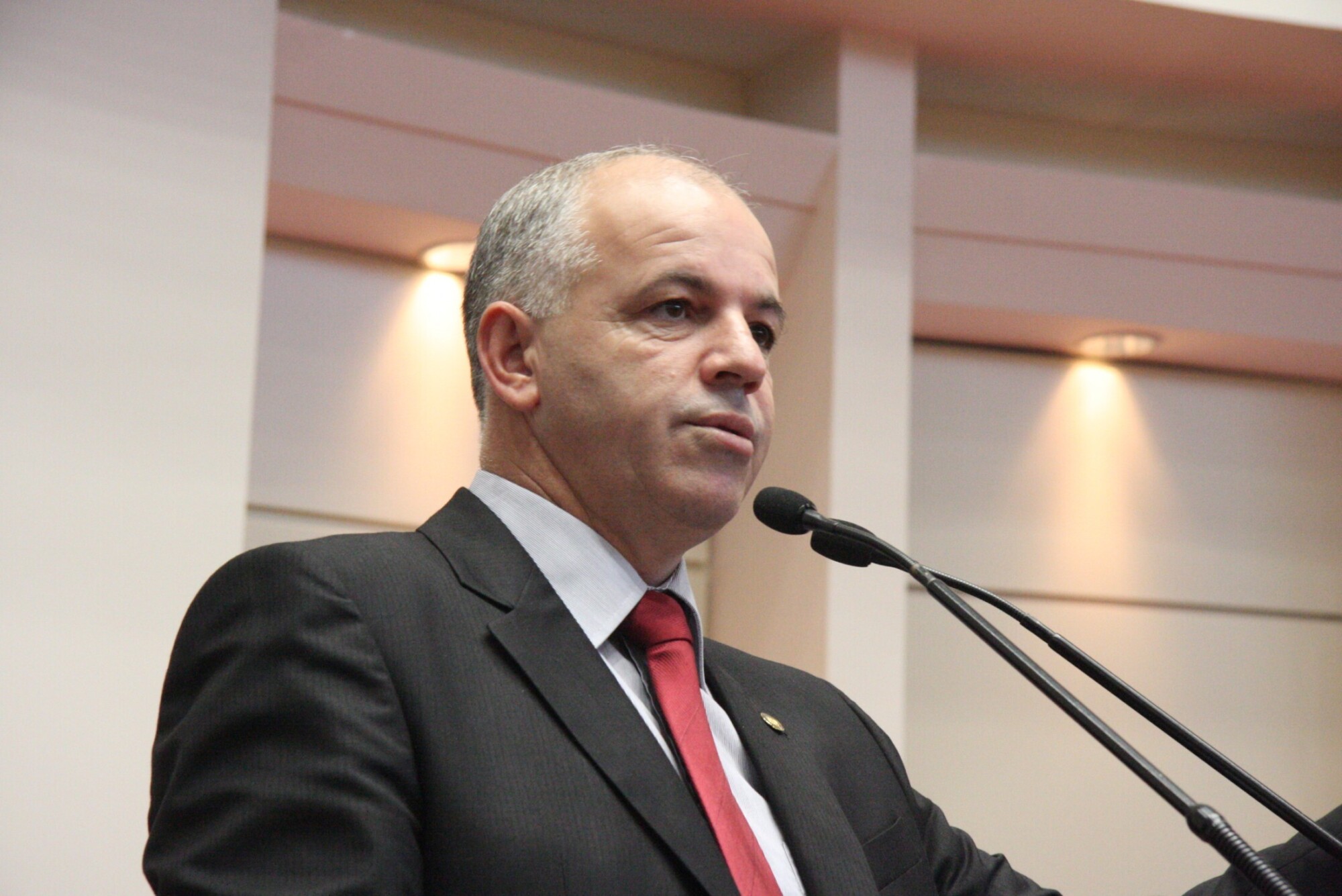 Dos Gabinetes – Alesc aprova indicação que pede ao Executivo revisão anual de salário de servidores