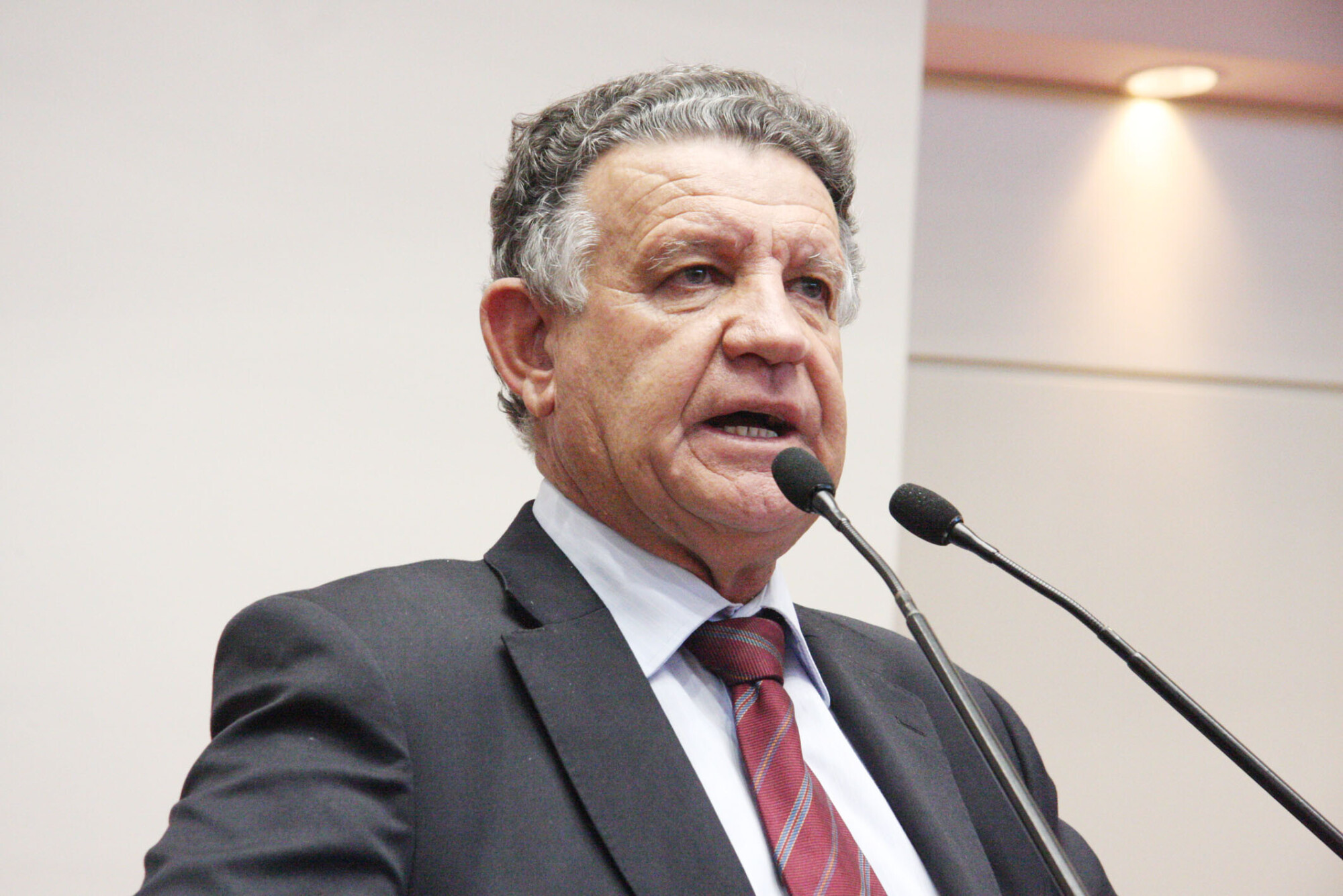 Dos Gabinetes – Aquífero Guarani e festival do Mercosul na pauta de visita de embaixador a SC