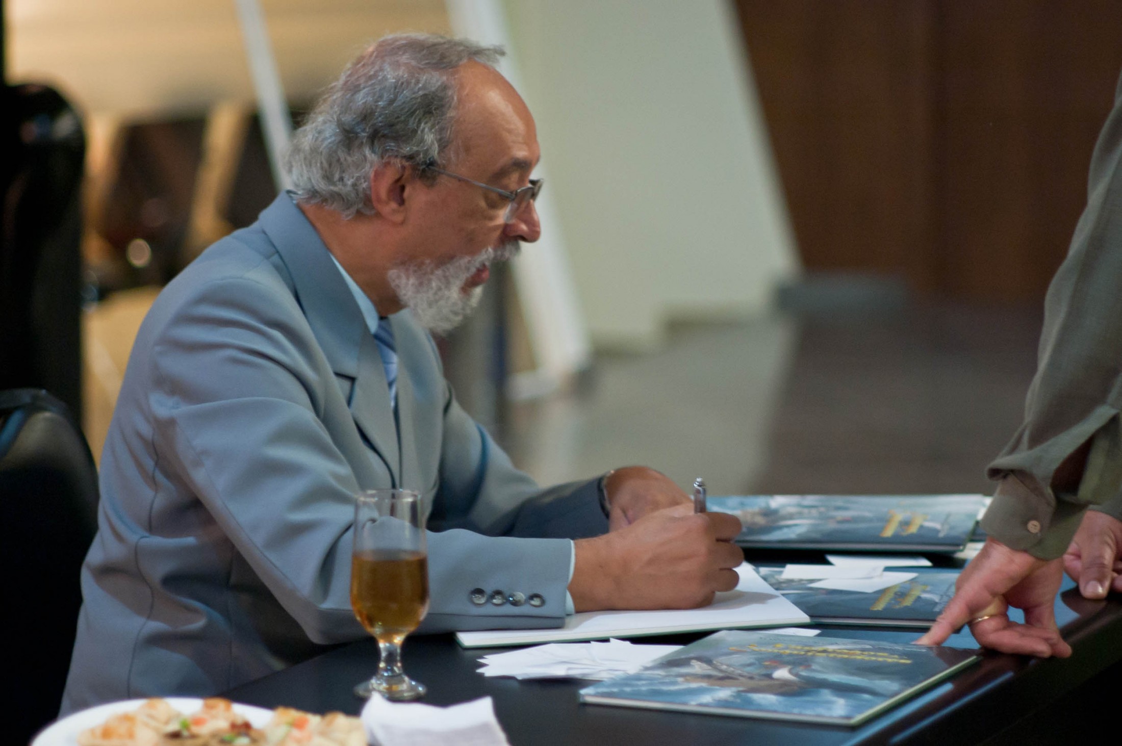 Lançamento Literário - Histórias de Santa Catarina - Náufragos e conquistadores - Autor: Eleutério Nicolau da Conceição