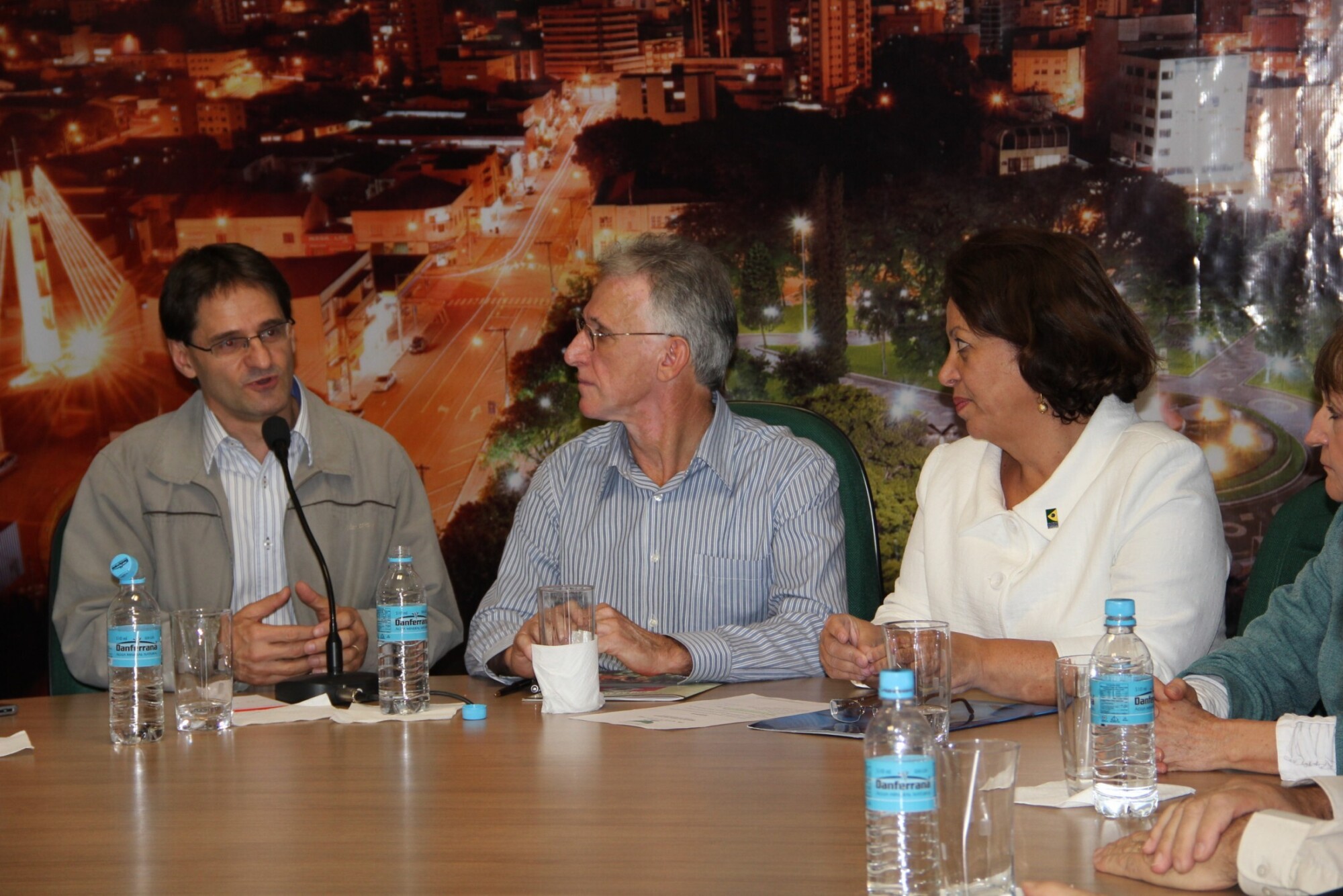 Dos Gabinetes- Saretta participa de assinatura de documento para projeto de criação de peixes em Con