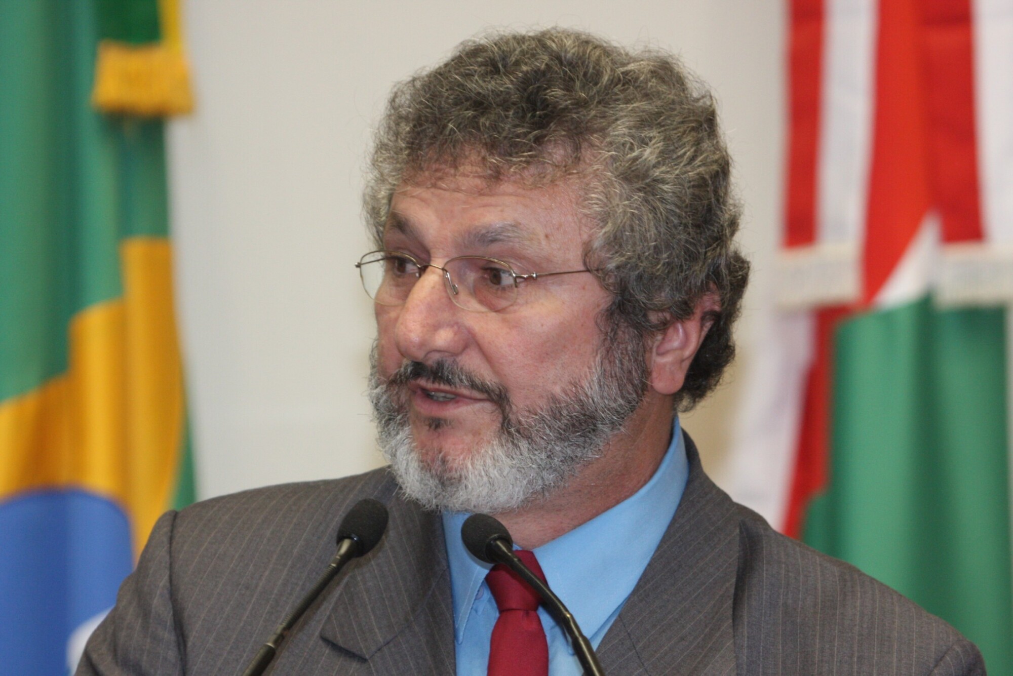 Dos Gabinetes – Projeto compensa municípios por perdas com isenções fiscais