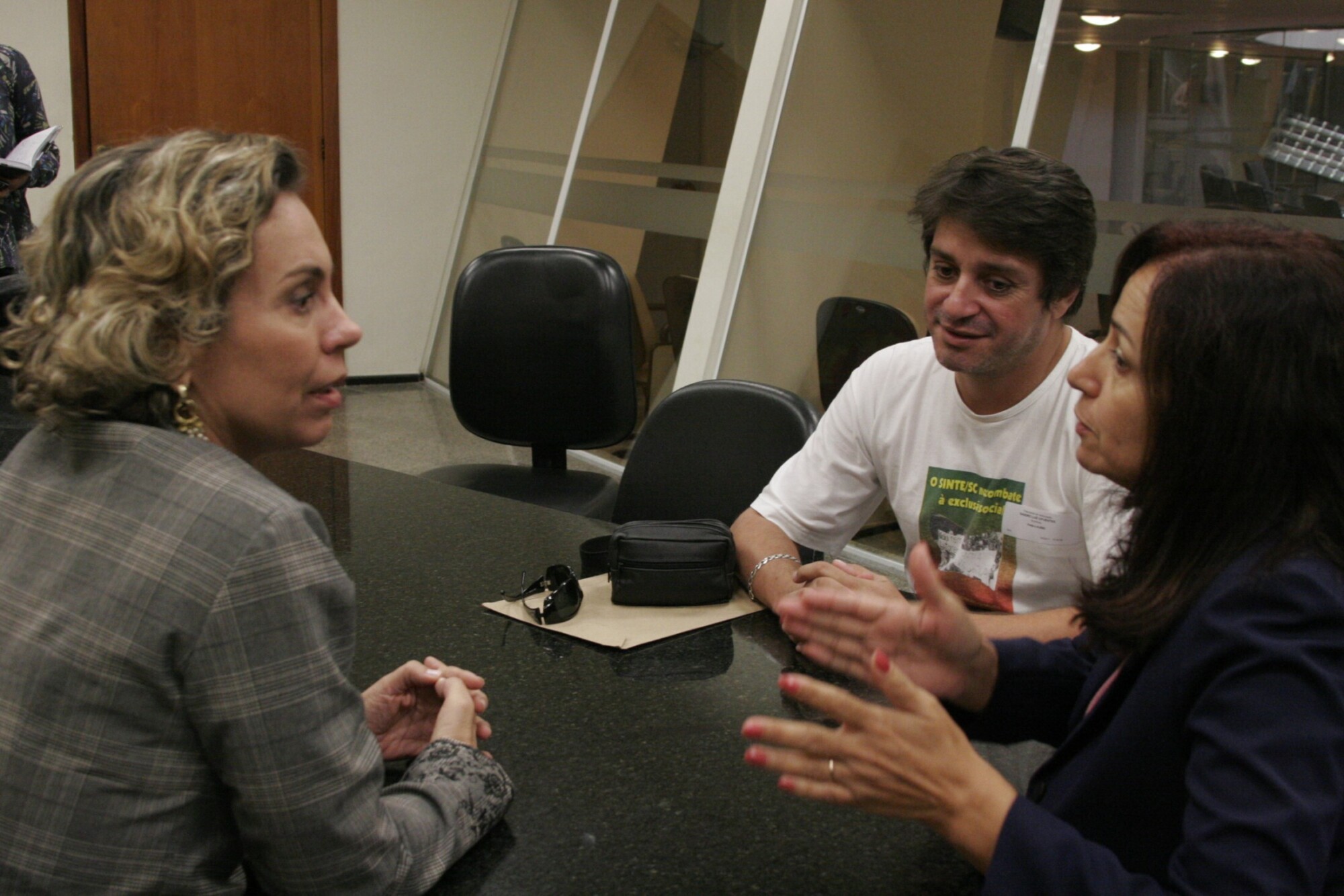 Dos Gabinetes- Deputada Ana Paula pede convocação do secretário da Educação pela Assembleia