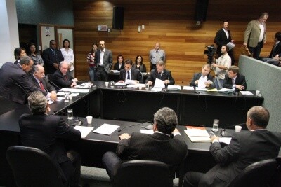 Aprovado na CCJ projeto que revoga aposentadoria de ex-deputados