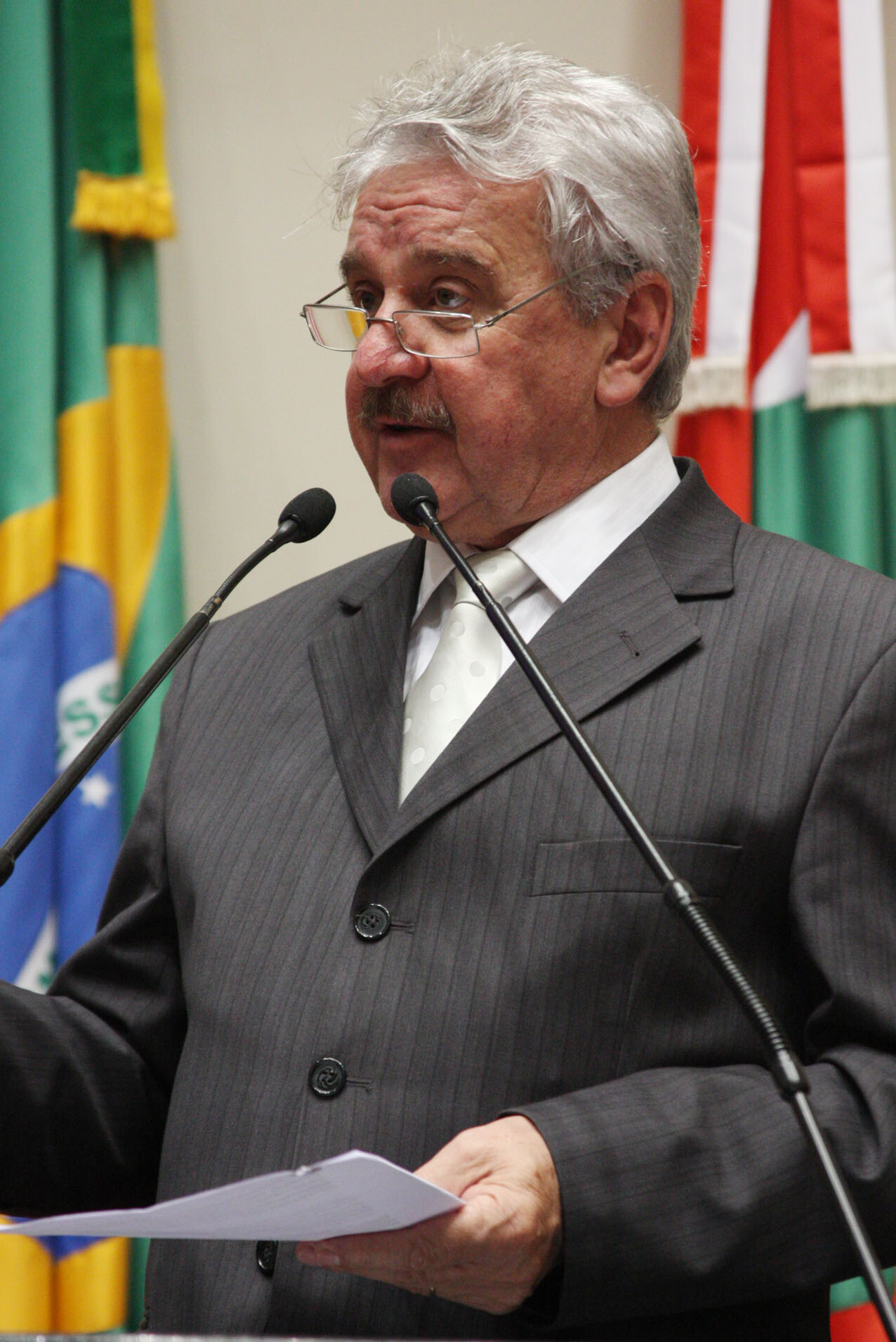 Dos Gabinetes- Sopelsa faz defesa do produtor de leite e da restrição à importação
