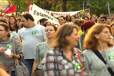 Professores da rede pública protestam em frente à Assembleia